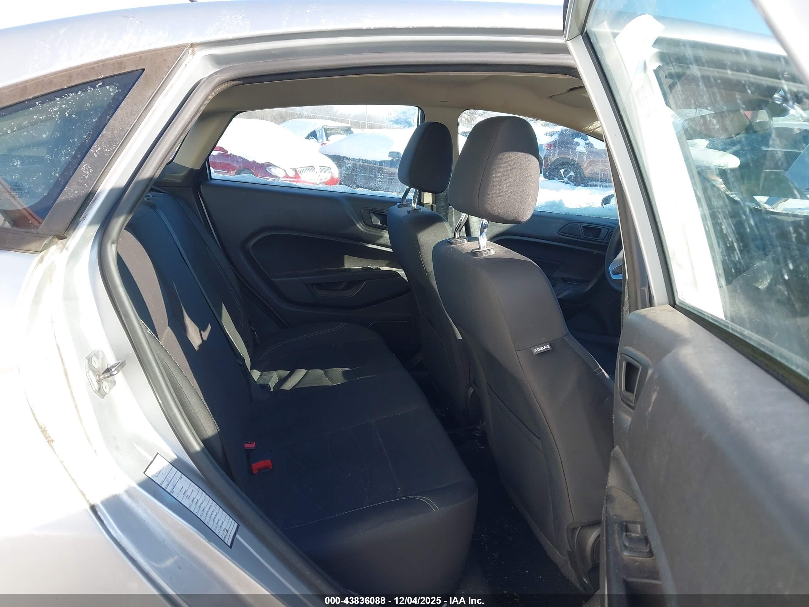 FORD FIESTA image 8