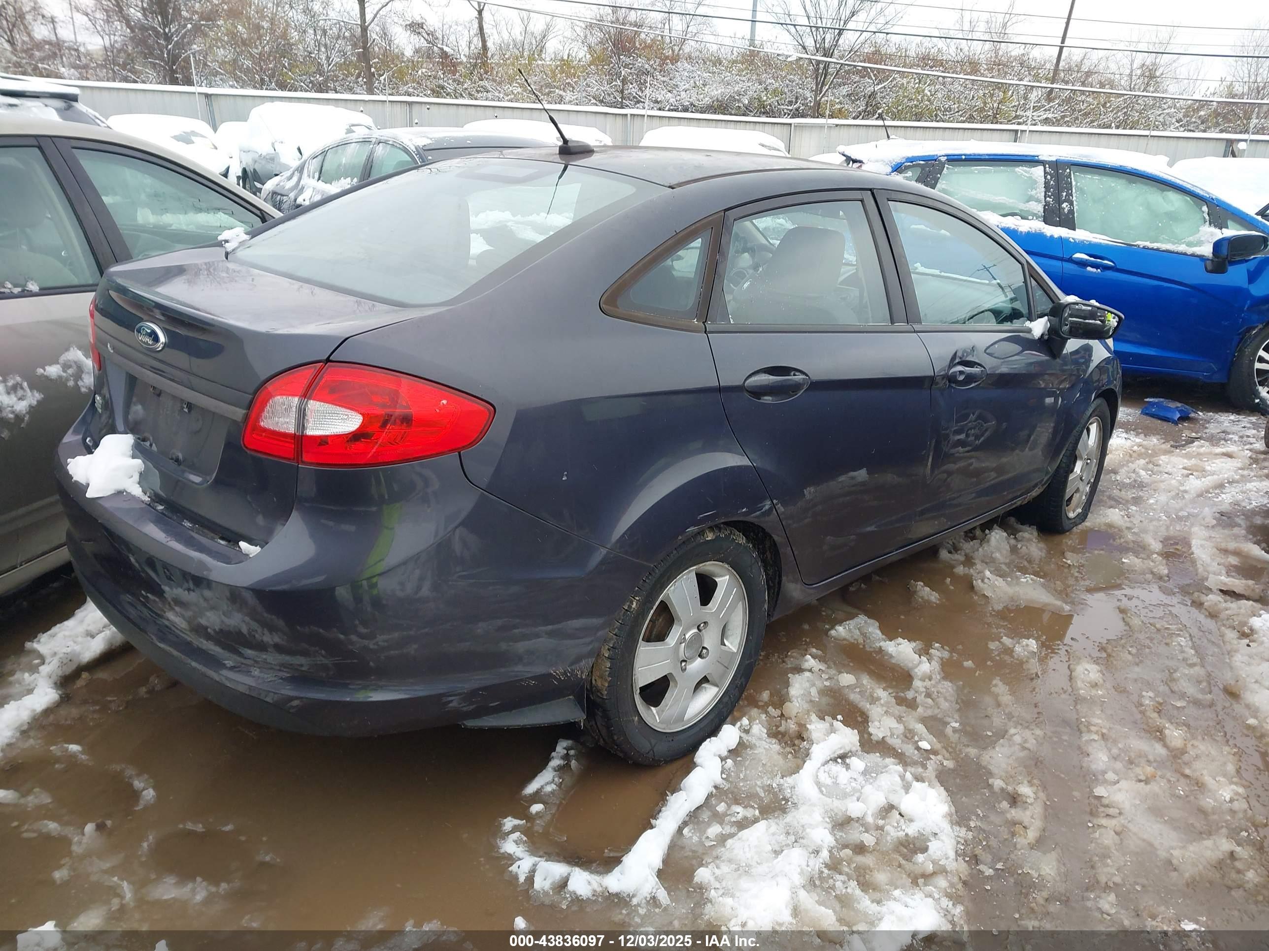 FORD FIESTA image 4