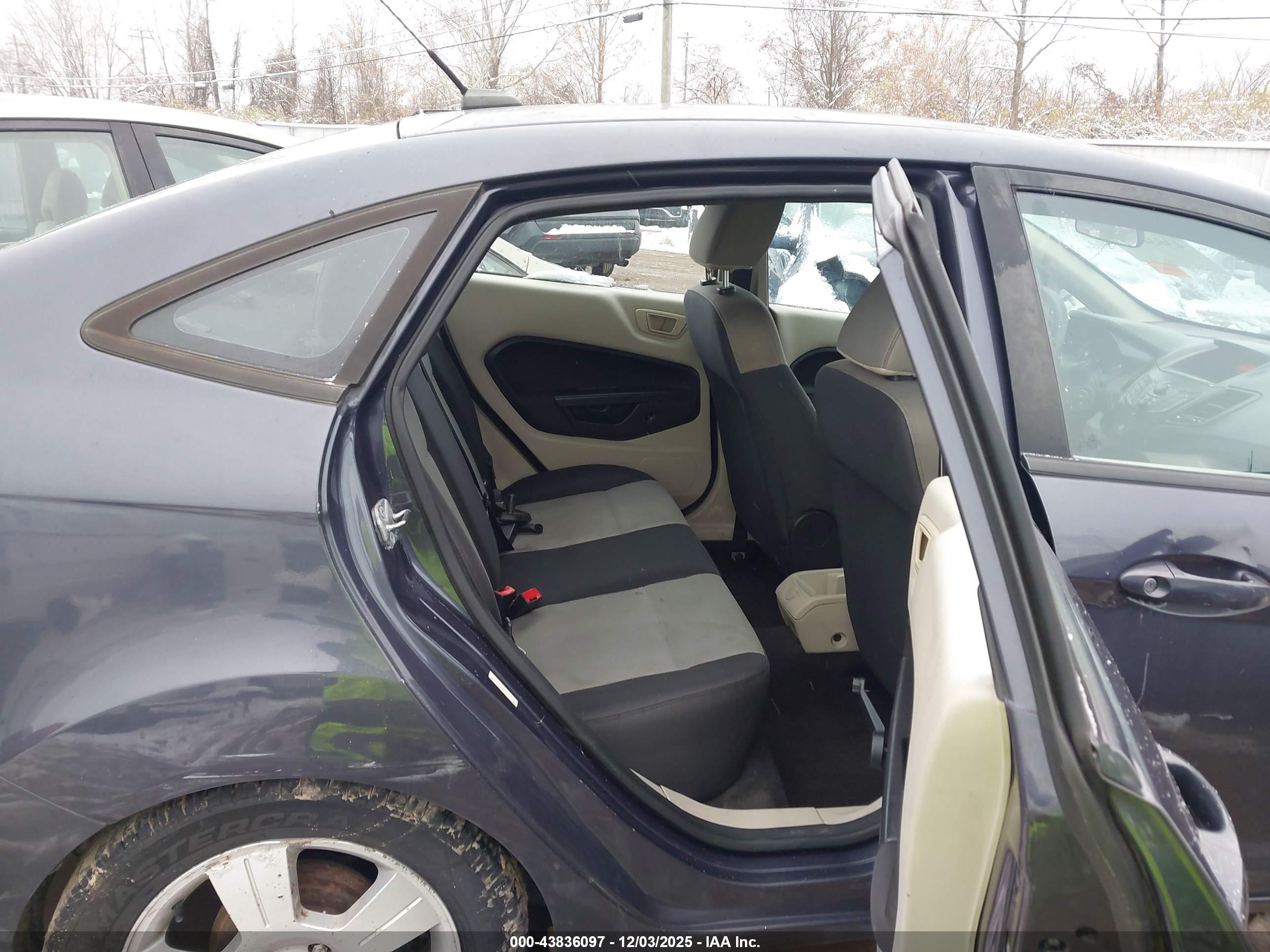 FORD FIESTA image 8