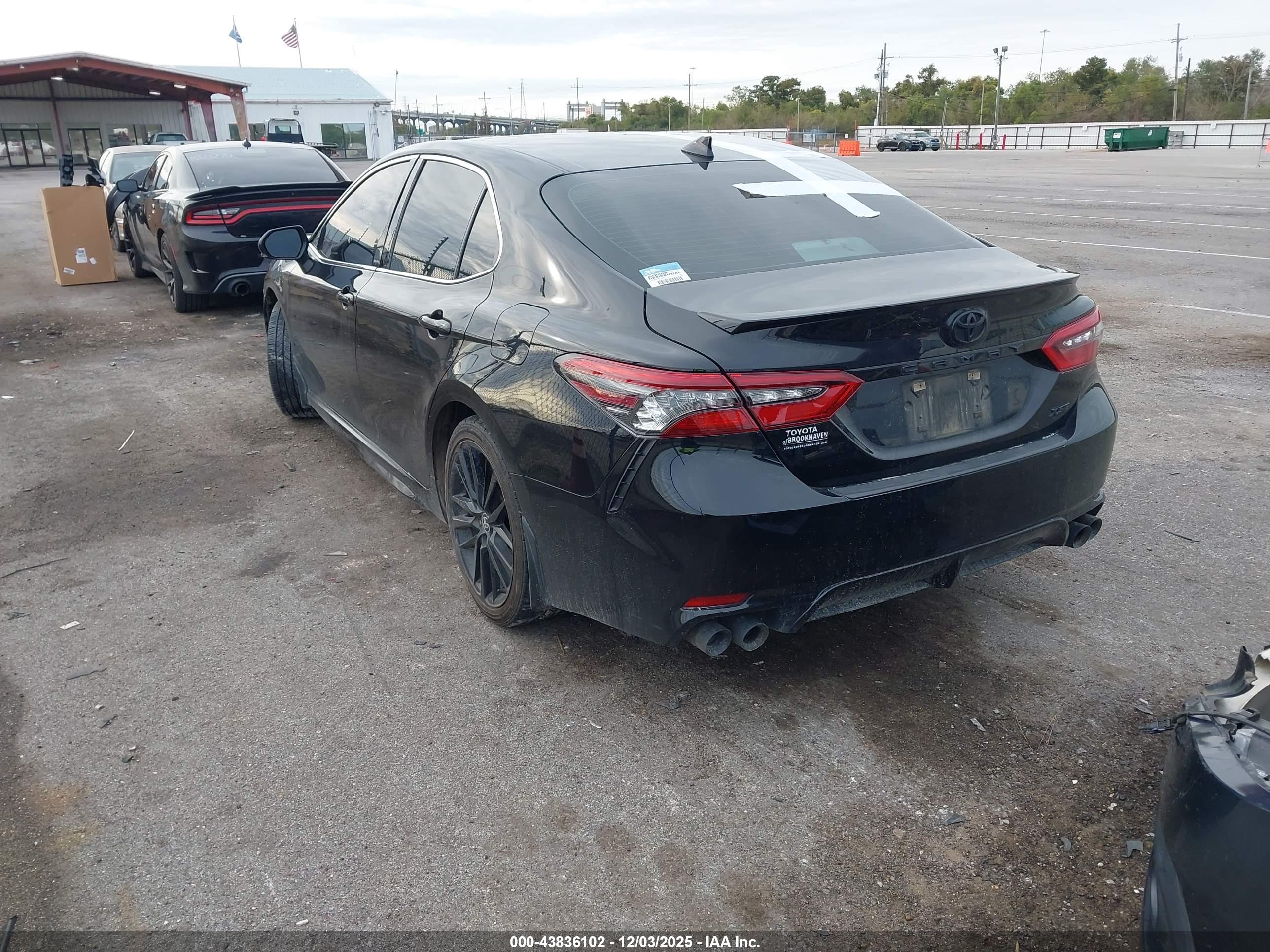 TOYOTA CAMRY image 3