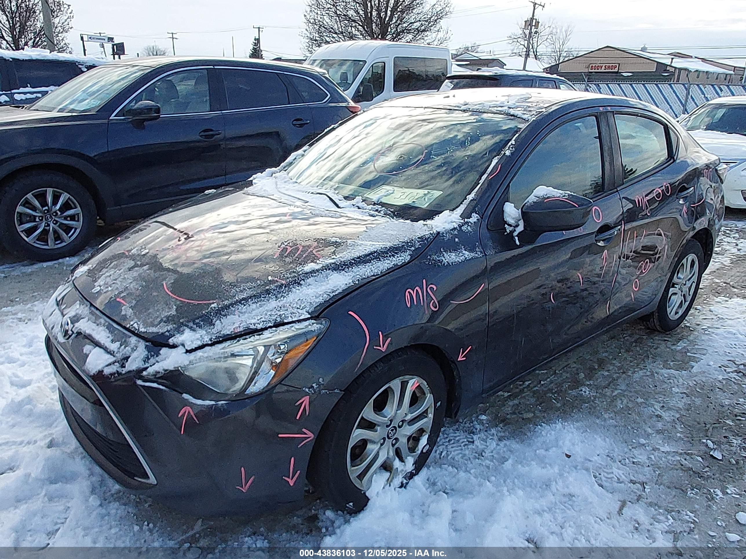 TOYOTA YARIS image 2