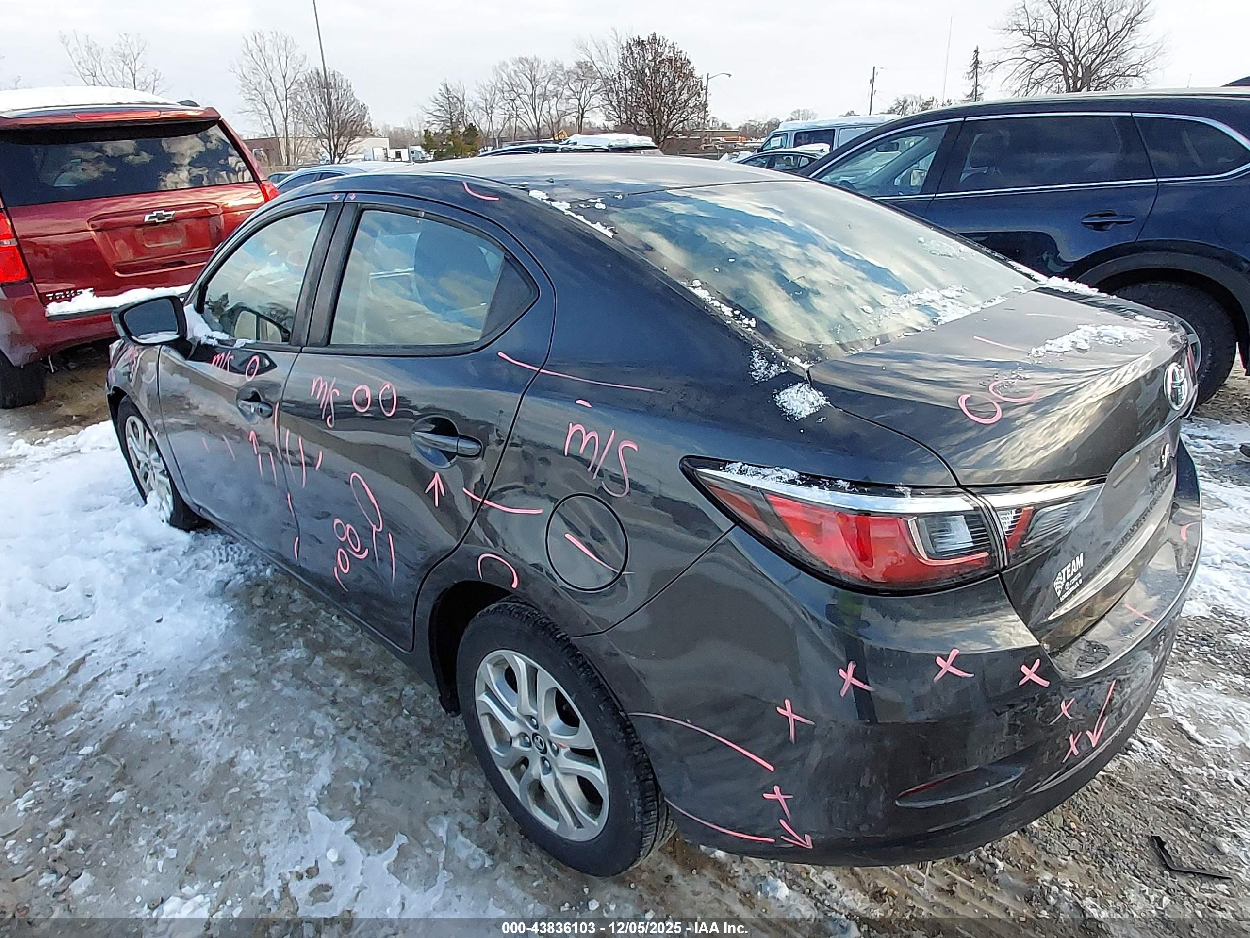 TOYOTA YARIS image 3