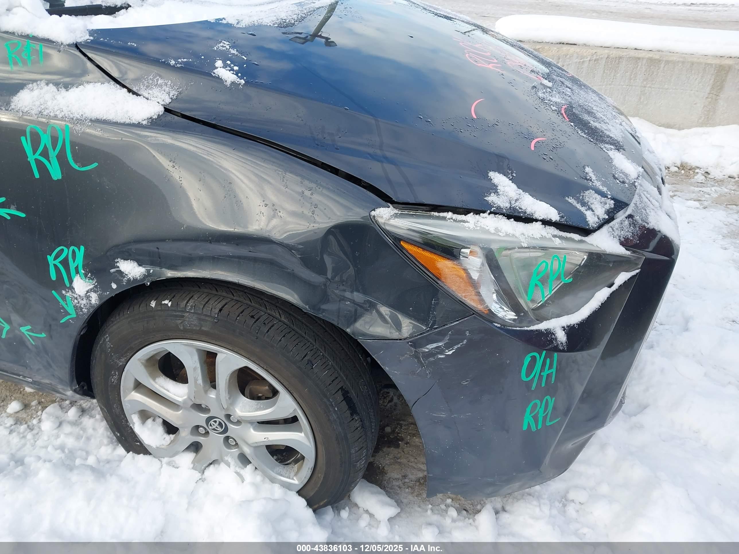 TOYOTA YARIS image 6