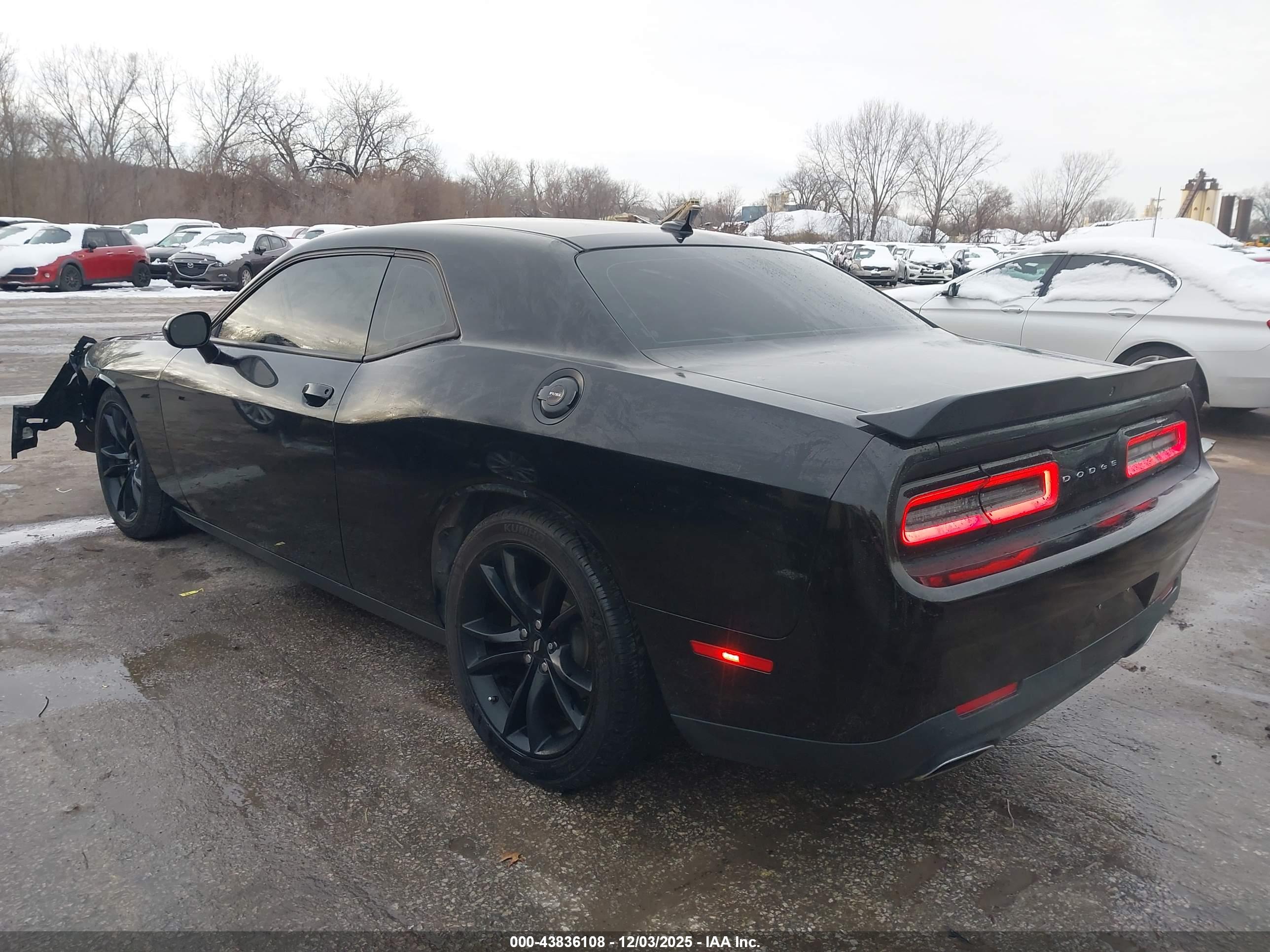 DODGE CHALLENGER image 3