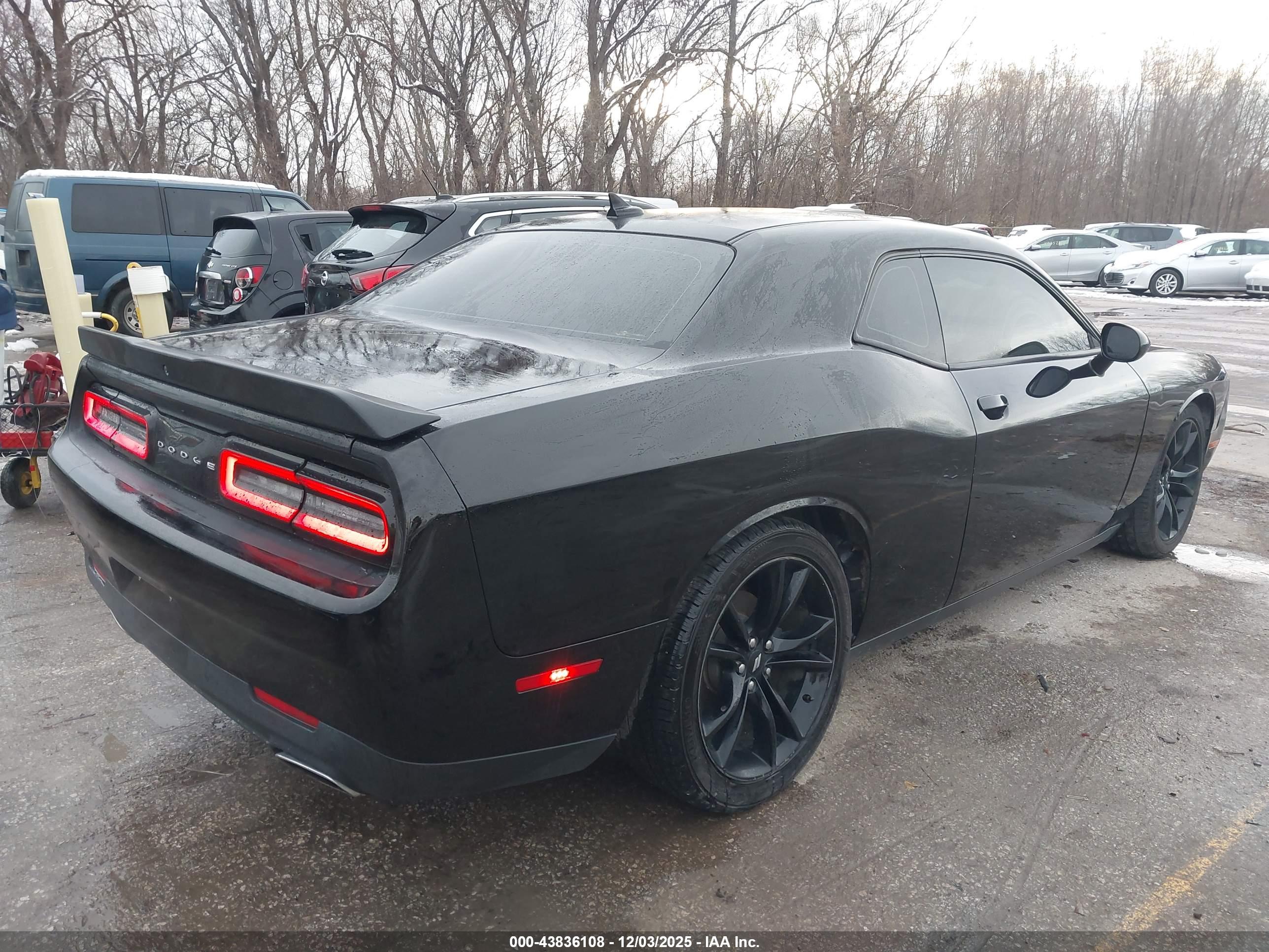 DODGE CHALLENGER image 4