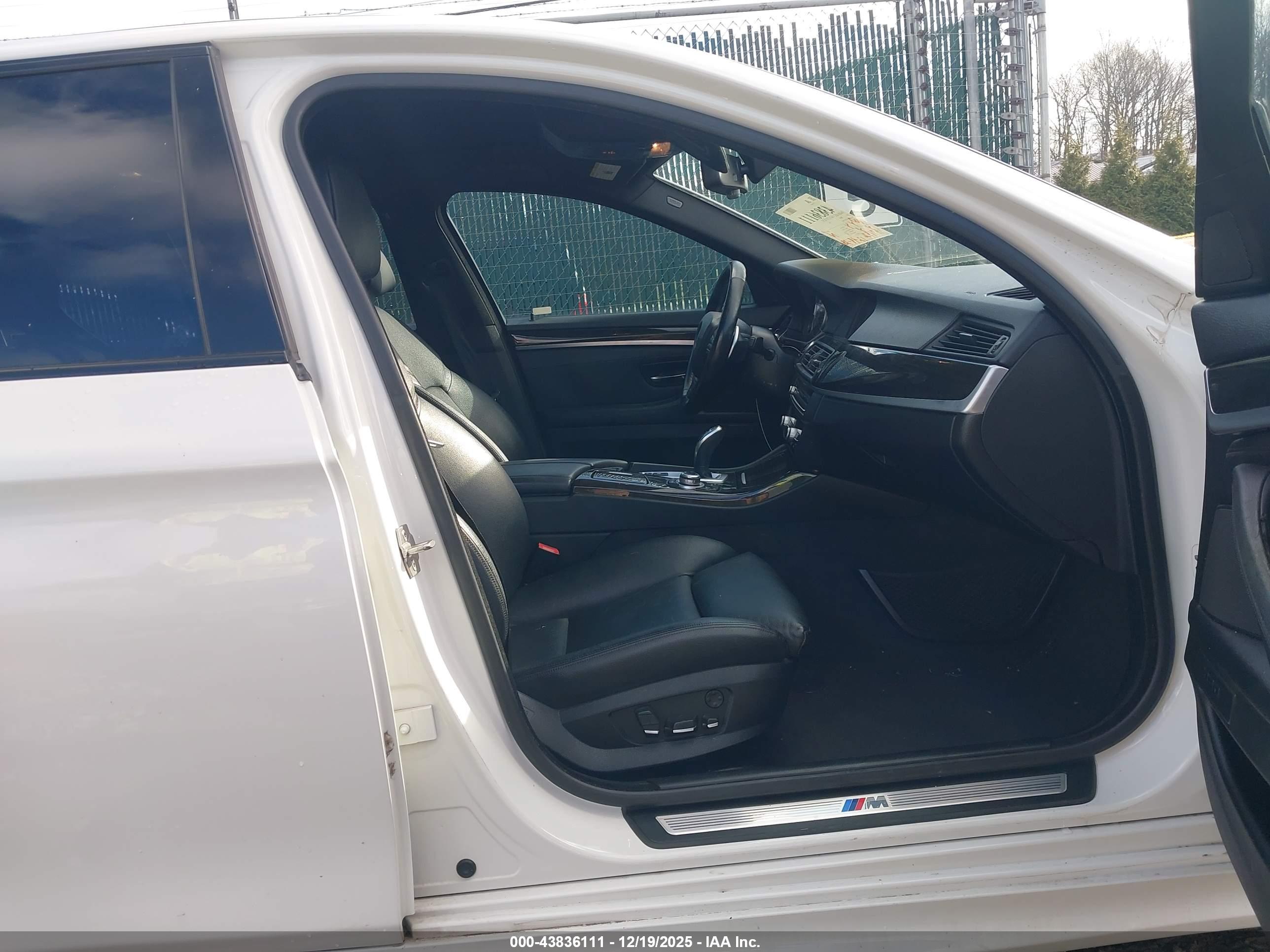 BMW 550I image 5