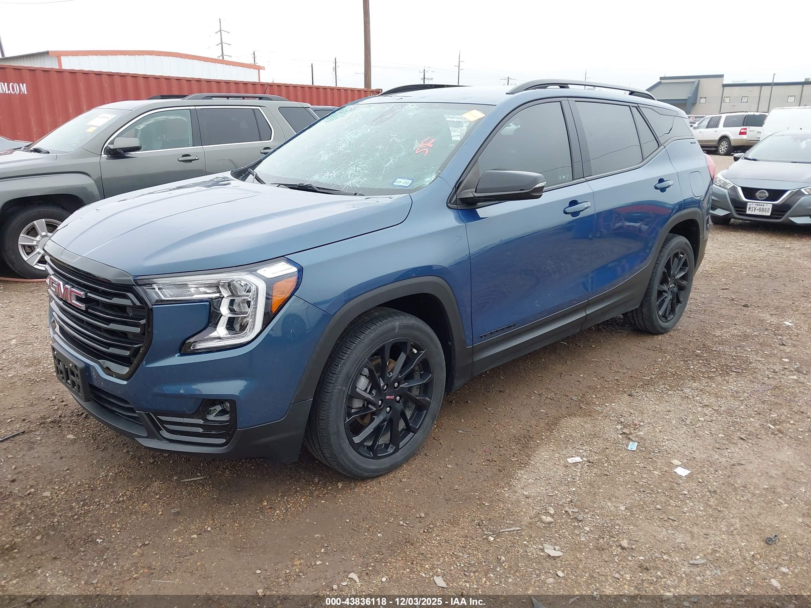 GMC TERRAIN image 2