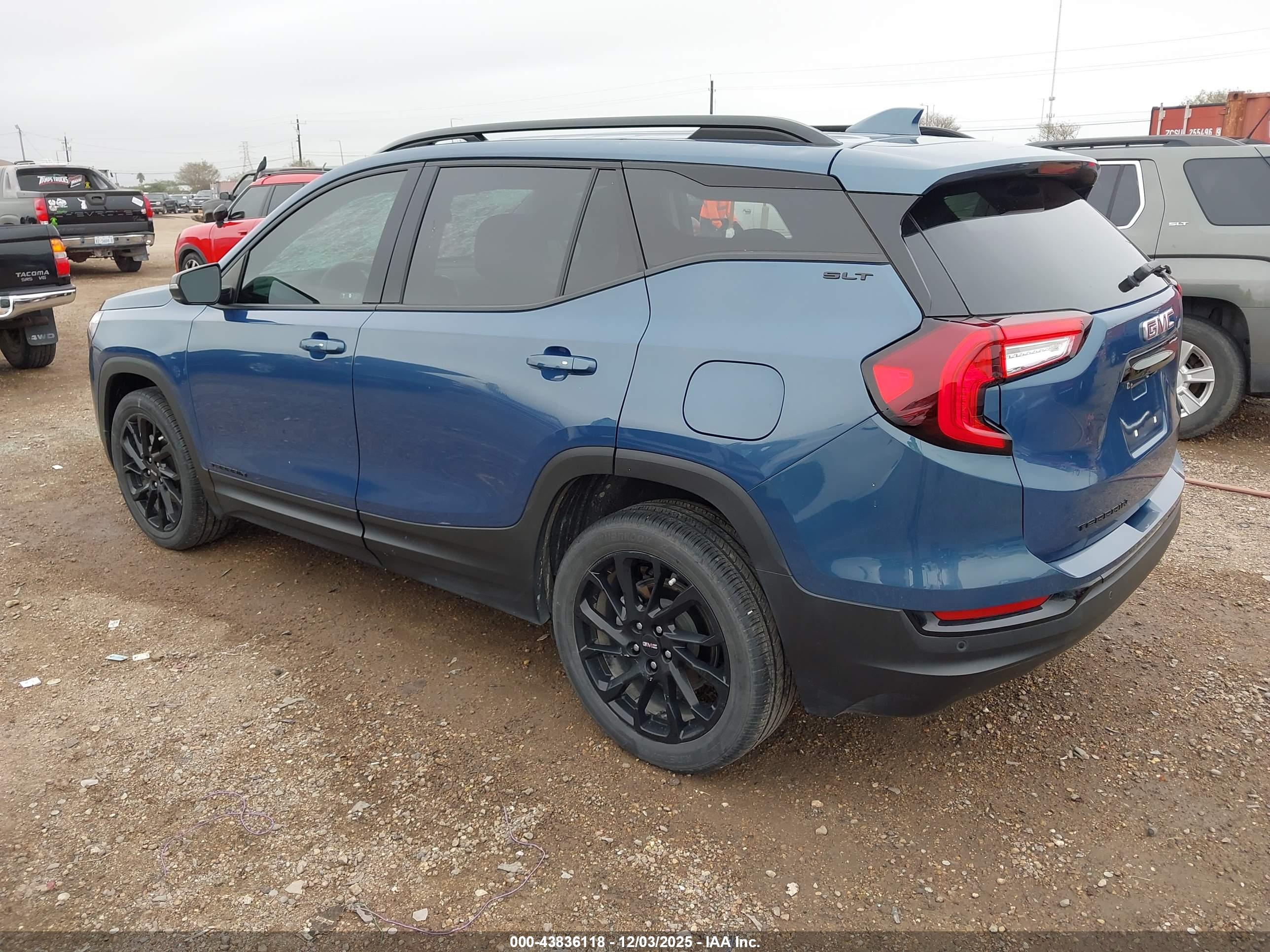 GMC TERRAIN image 3