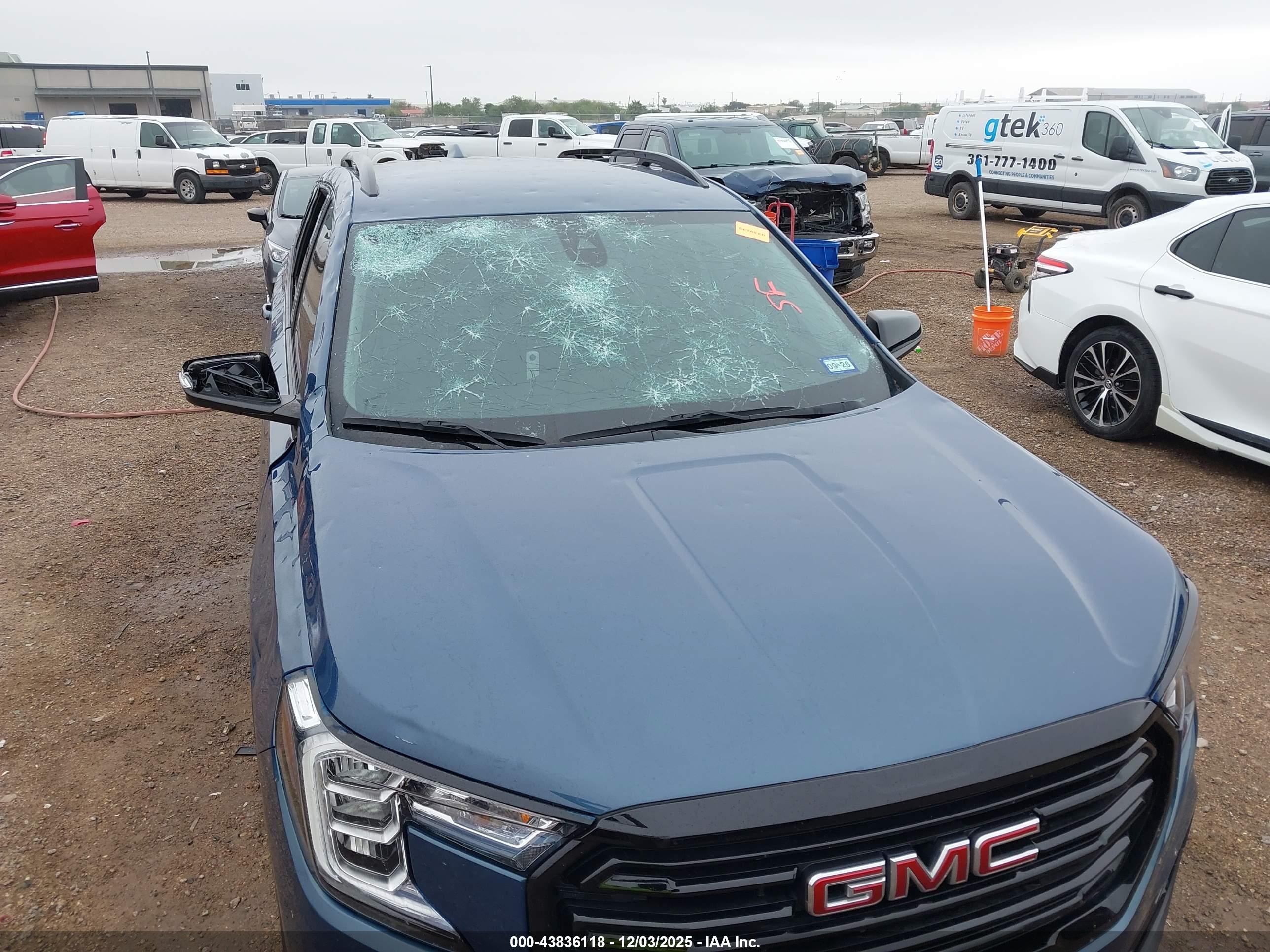 GMC TERRAIN image 6