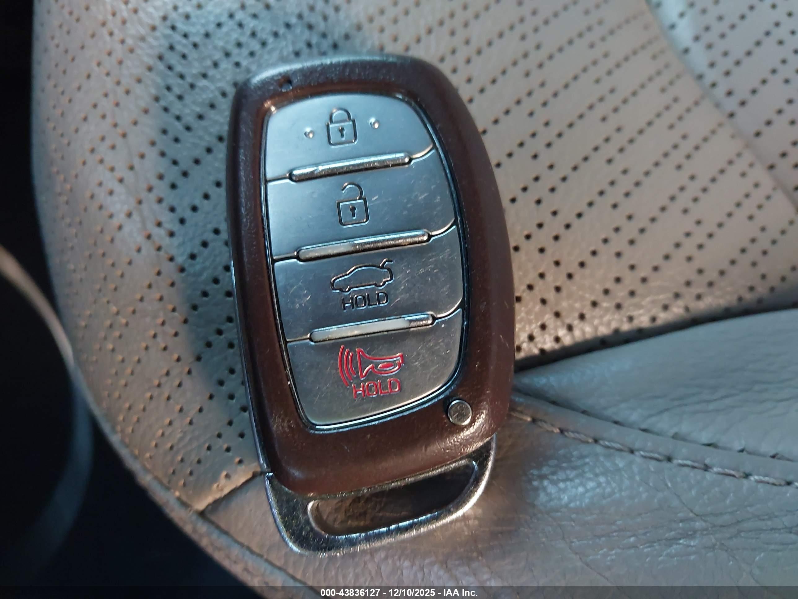 HYUNDAI ELANTRA image 11