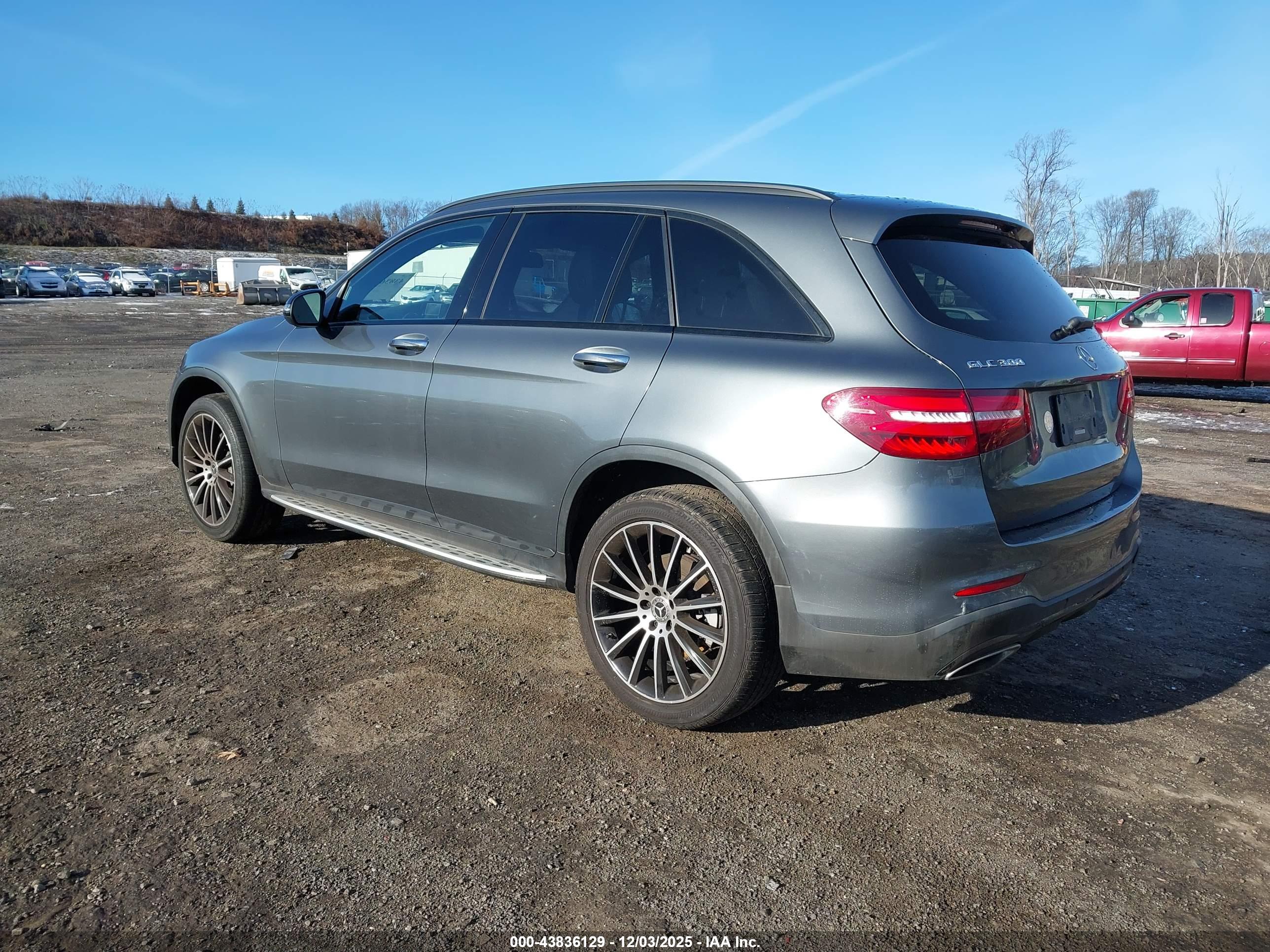 MERCEDES-BENZ GLC image 3