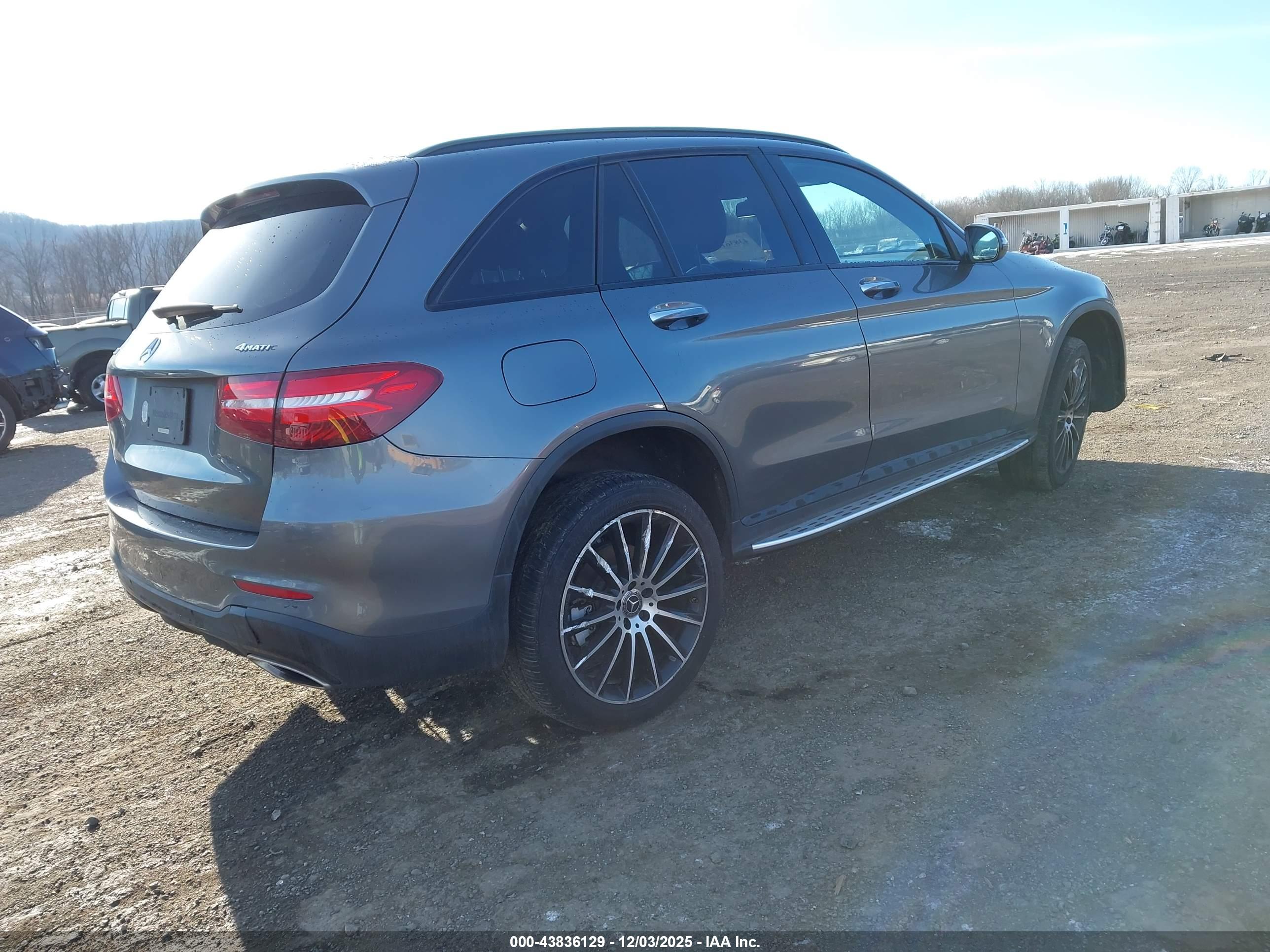 MERCEDES-BENZ GLC image 4