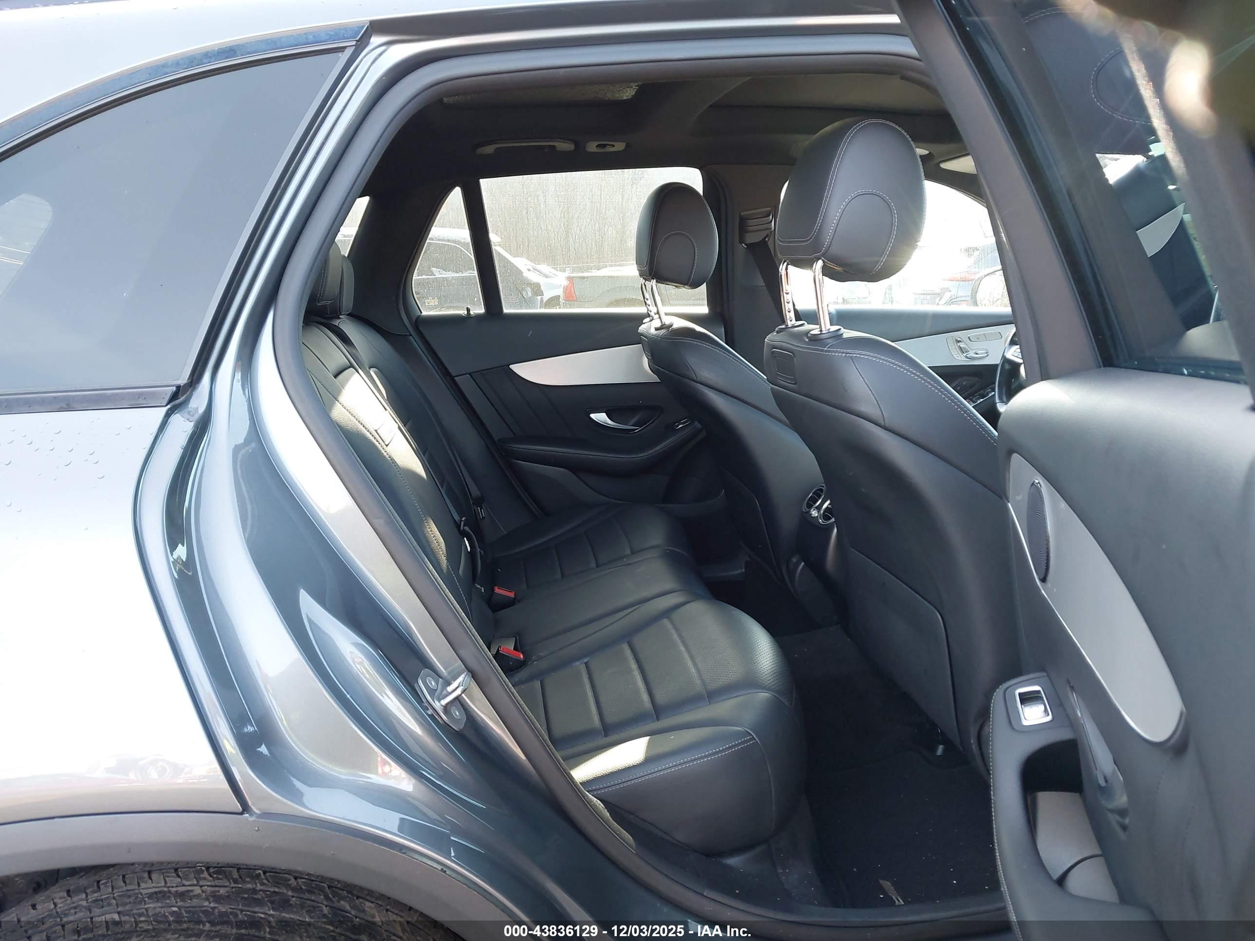 MERCEDES-BENZ GLC image 8