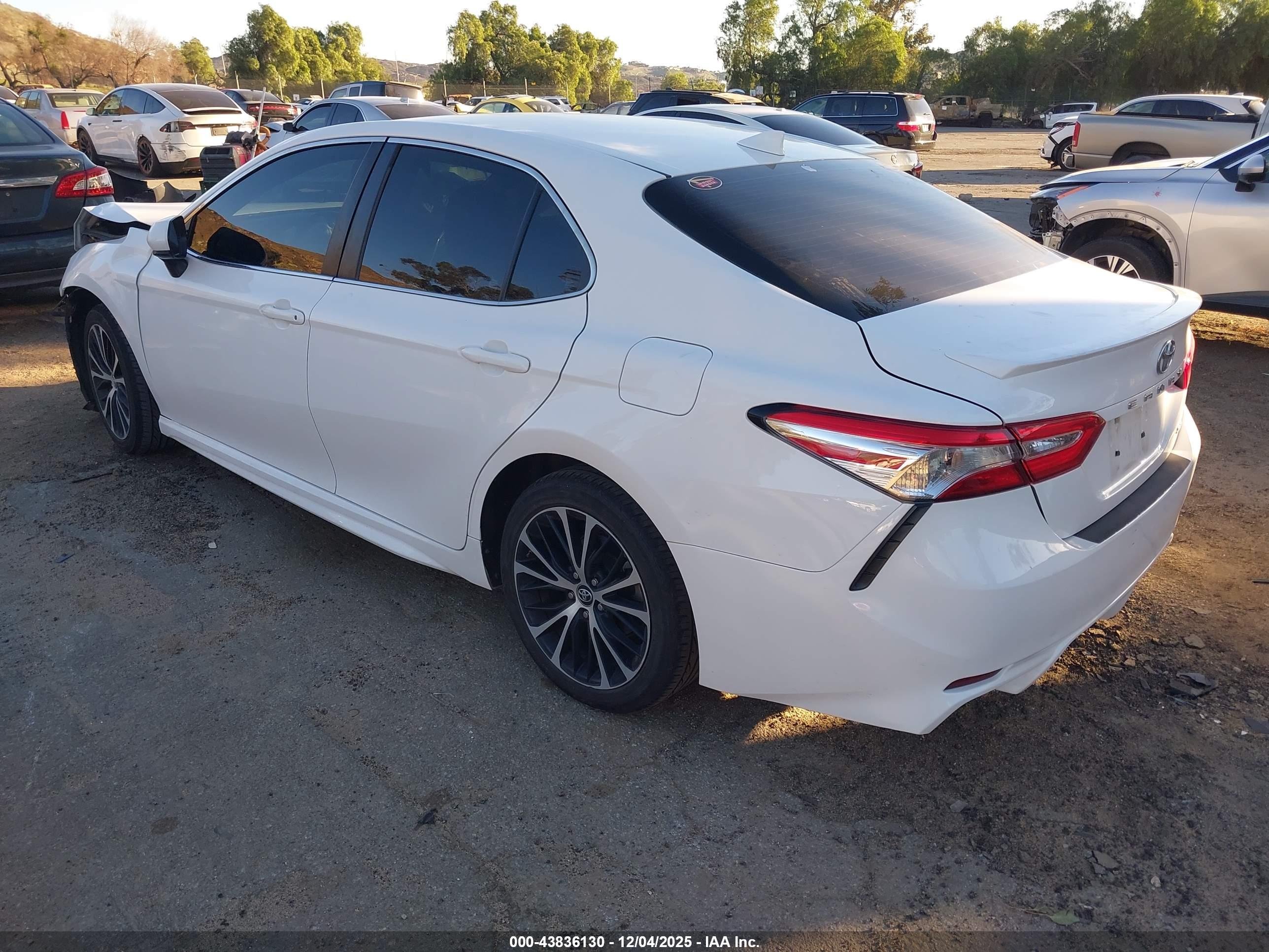 TOYOTA CAMRY image 3