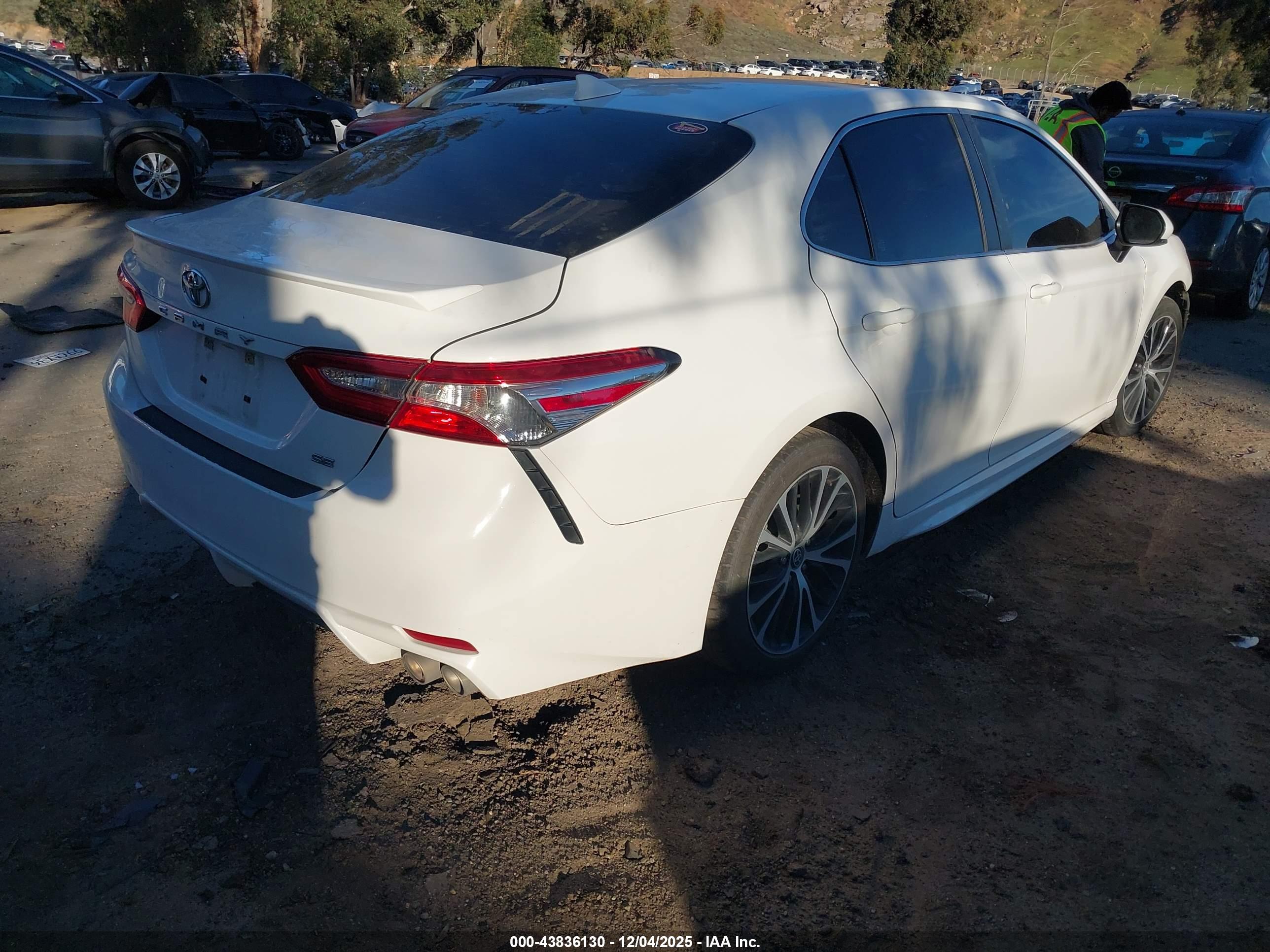 TOYOTA CAMRY image 4