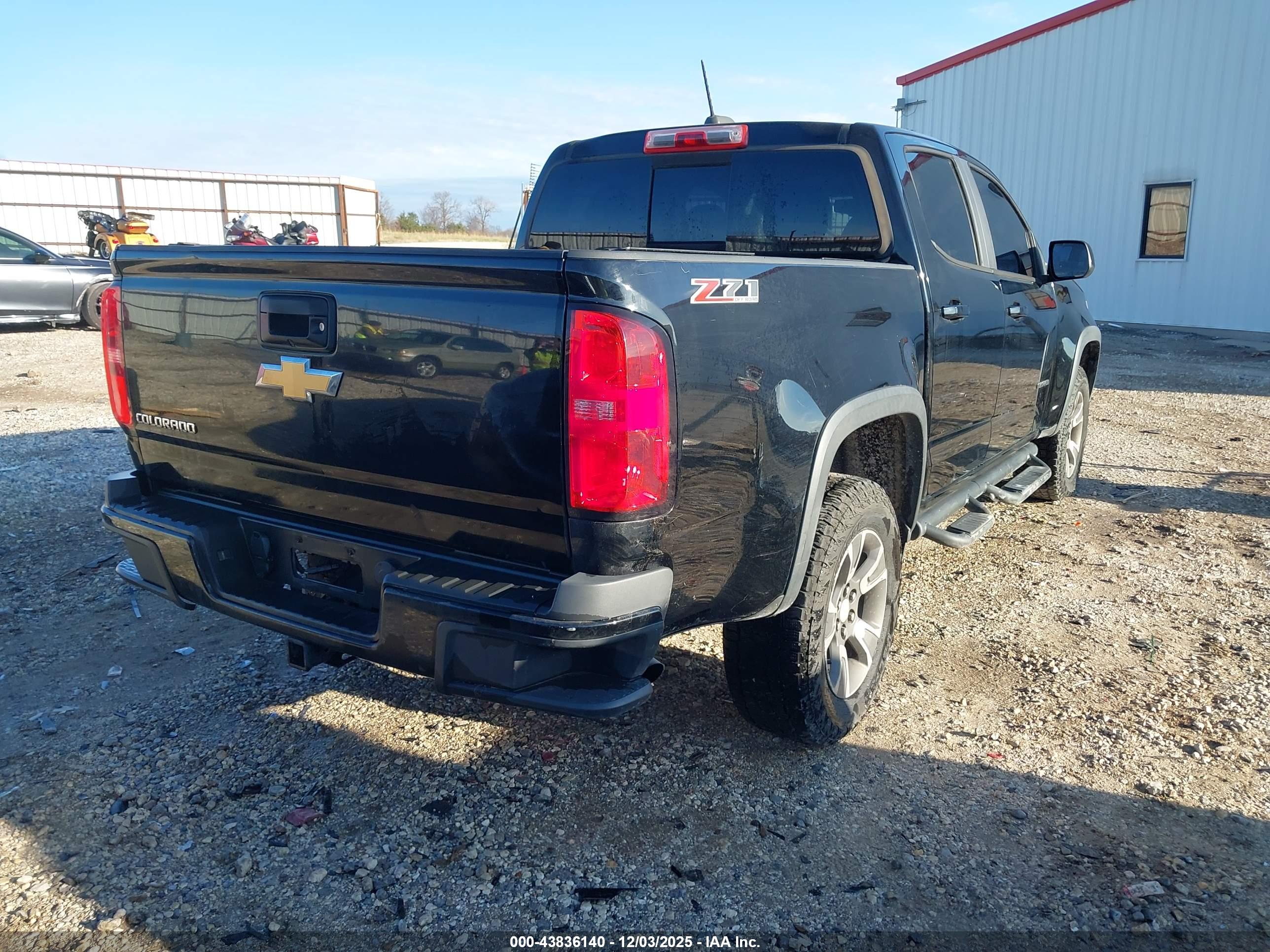 CHEVROLET COLORADO image 4