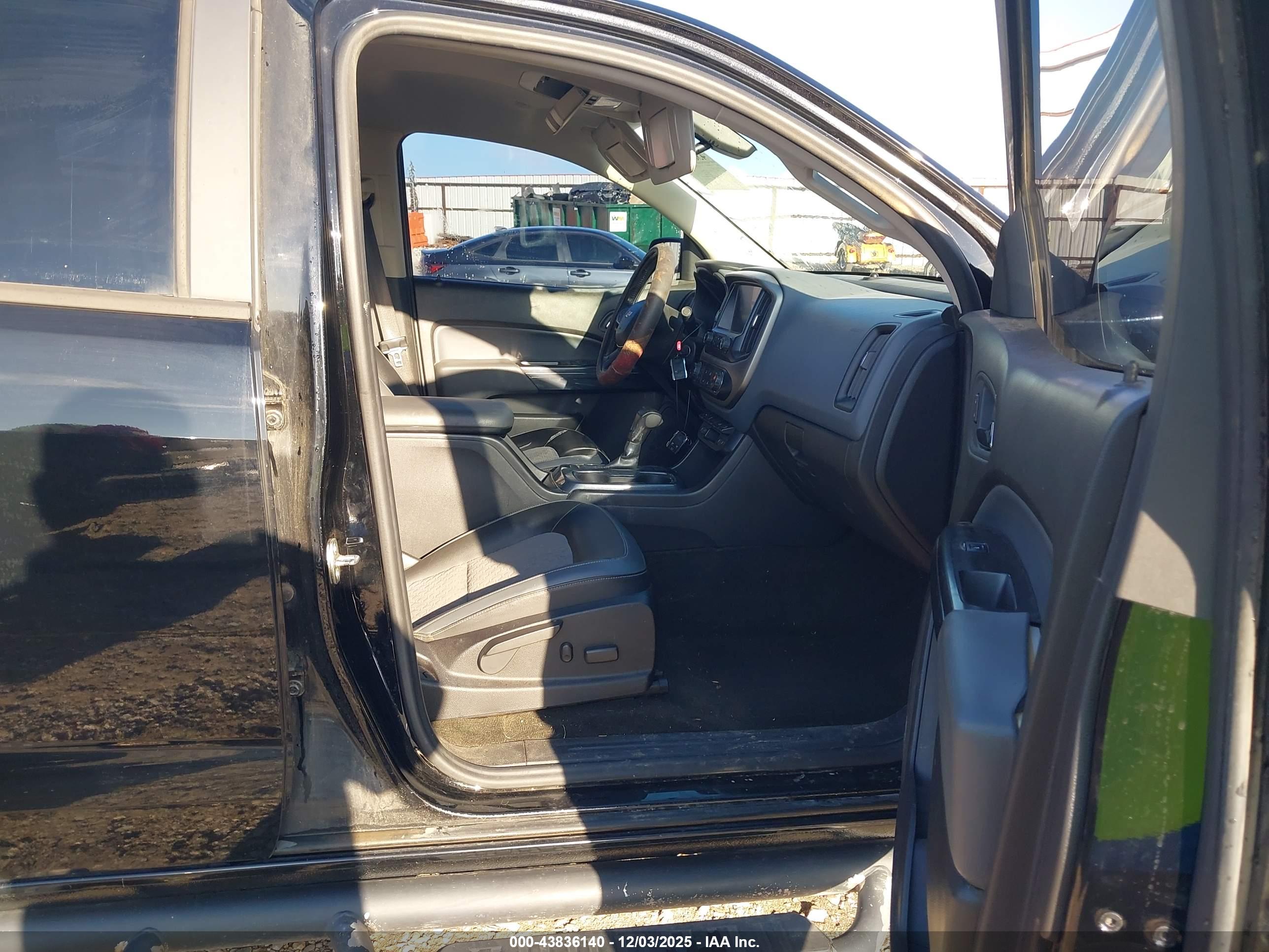 CHEVROLET COLORADO image 5