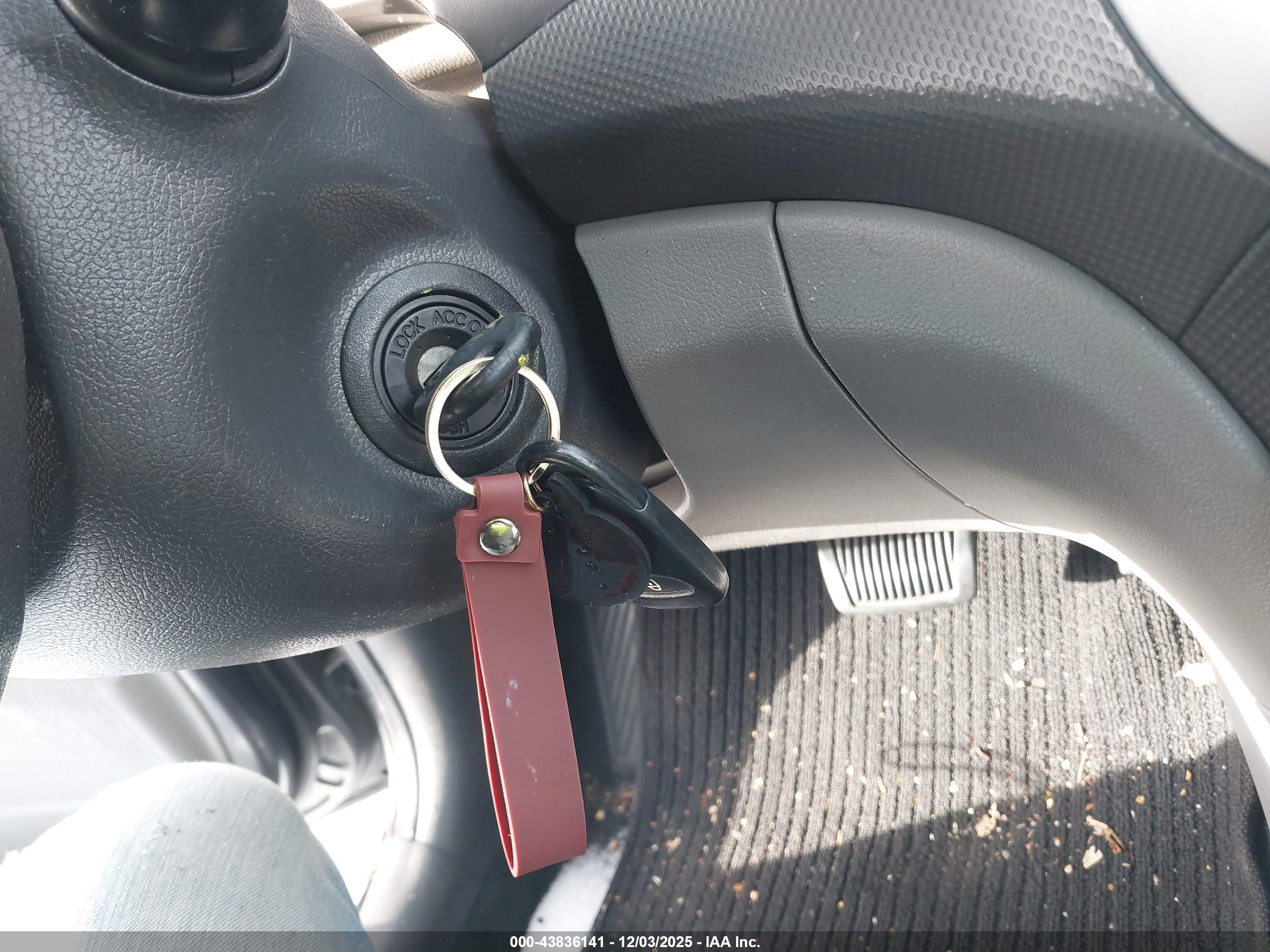 HYUNDAI ACCENT image 11