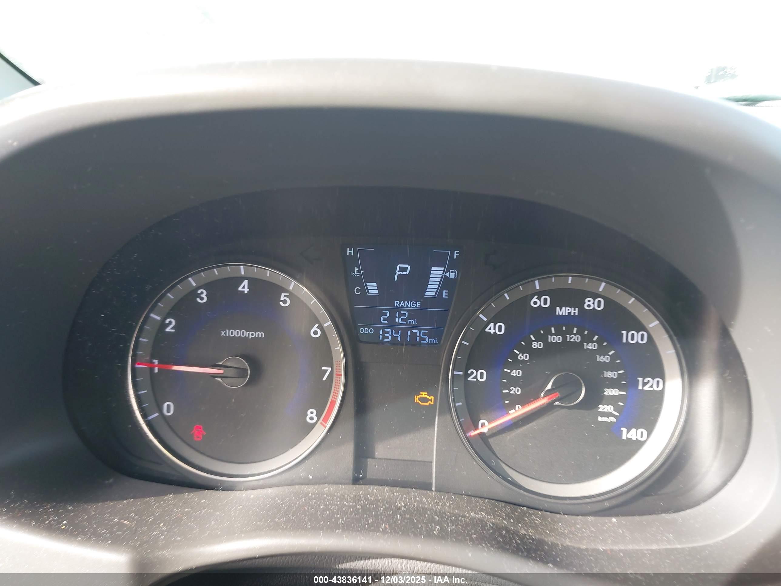 HYUNDAI ACCENT image 7