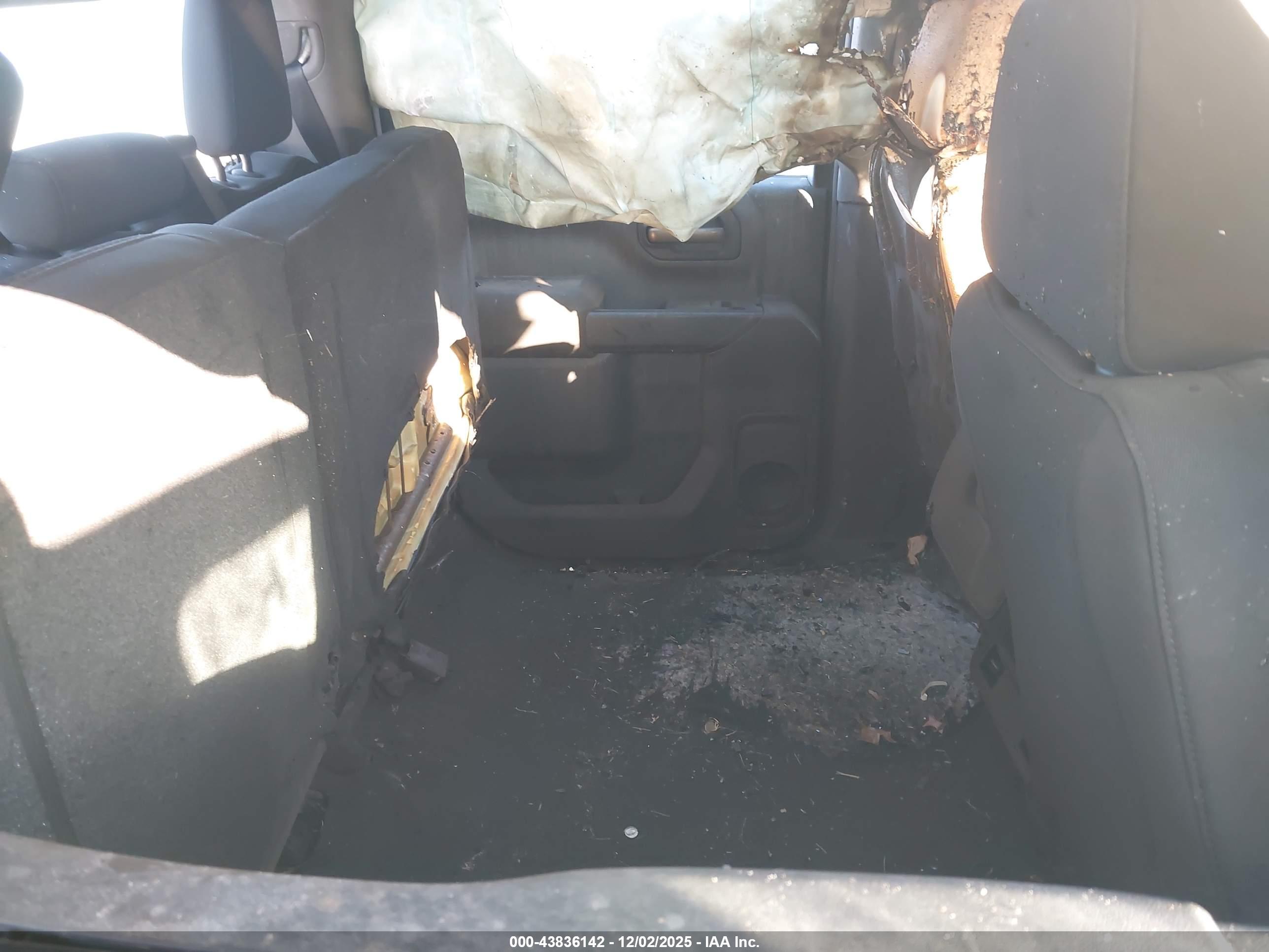CHEVROLET SILVERADO image 8