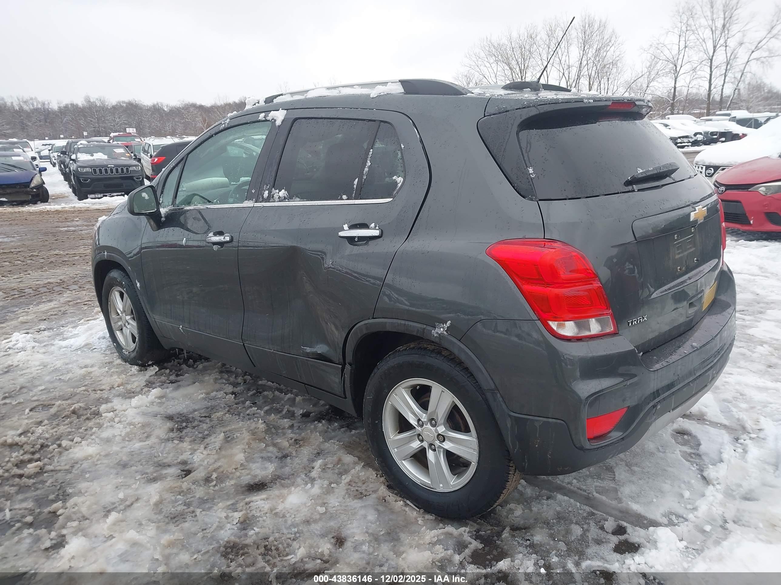 CHEVROLET TRAX image 3