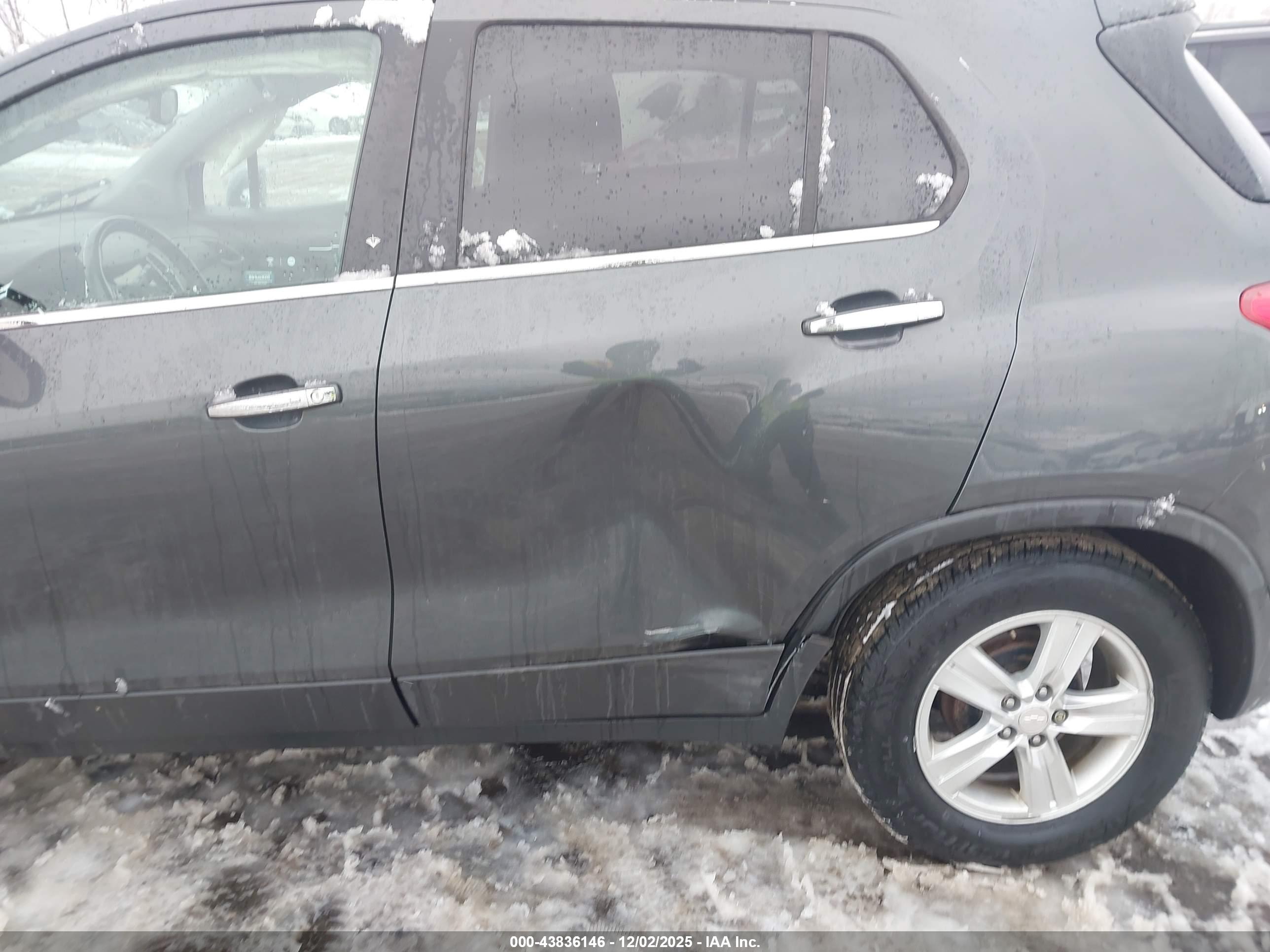 CHEVROLET TRAX image 6