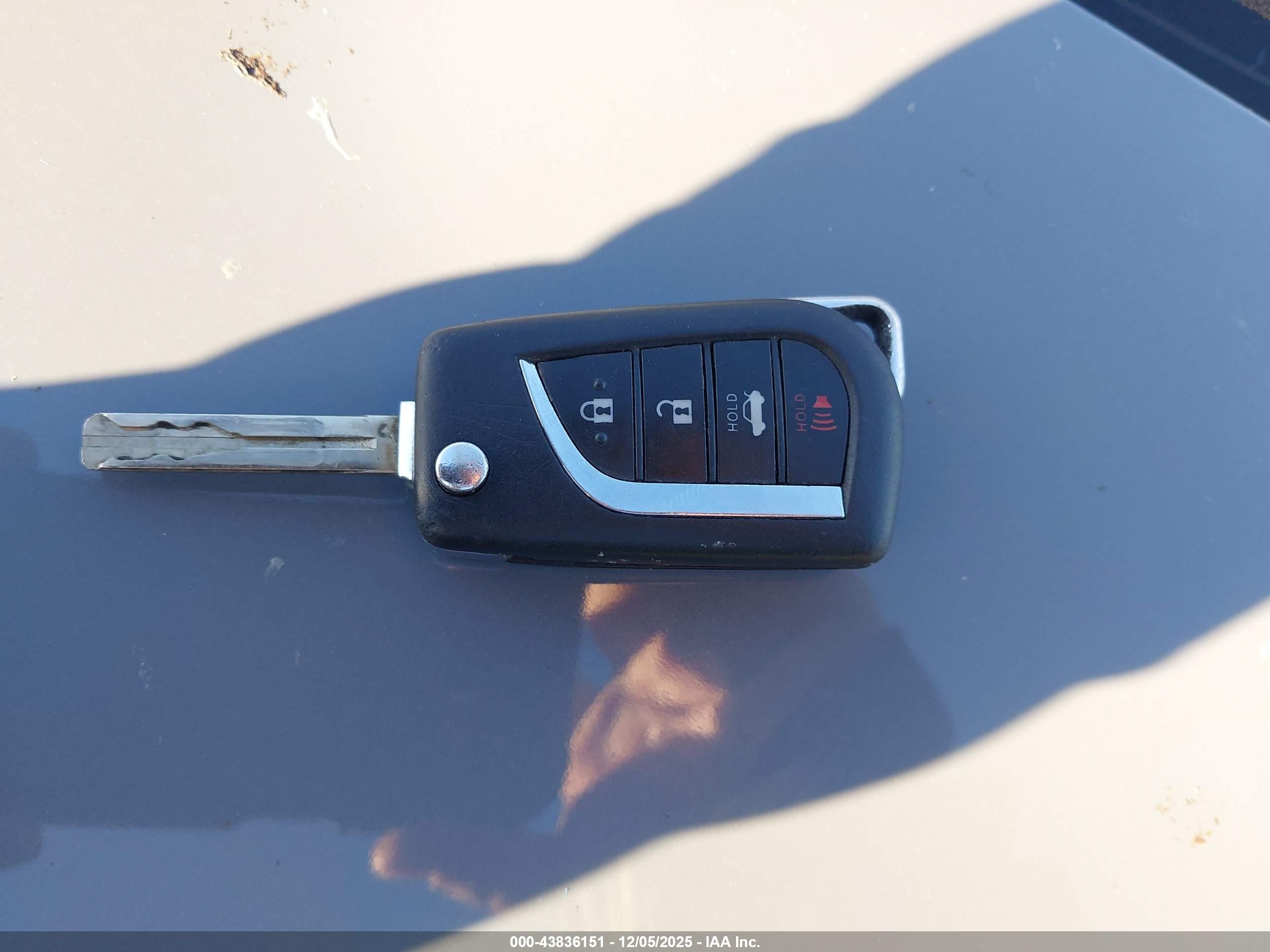 TOYOTA COROLLA image 11