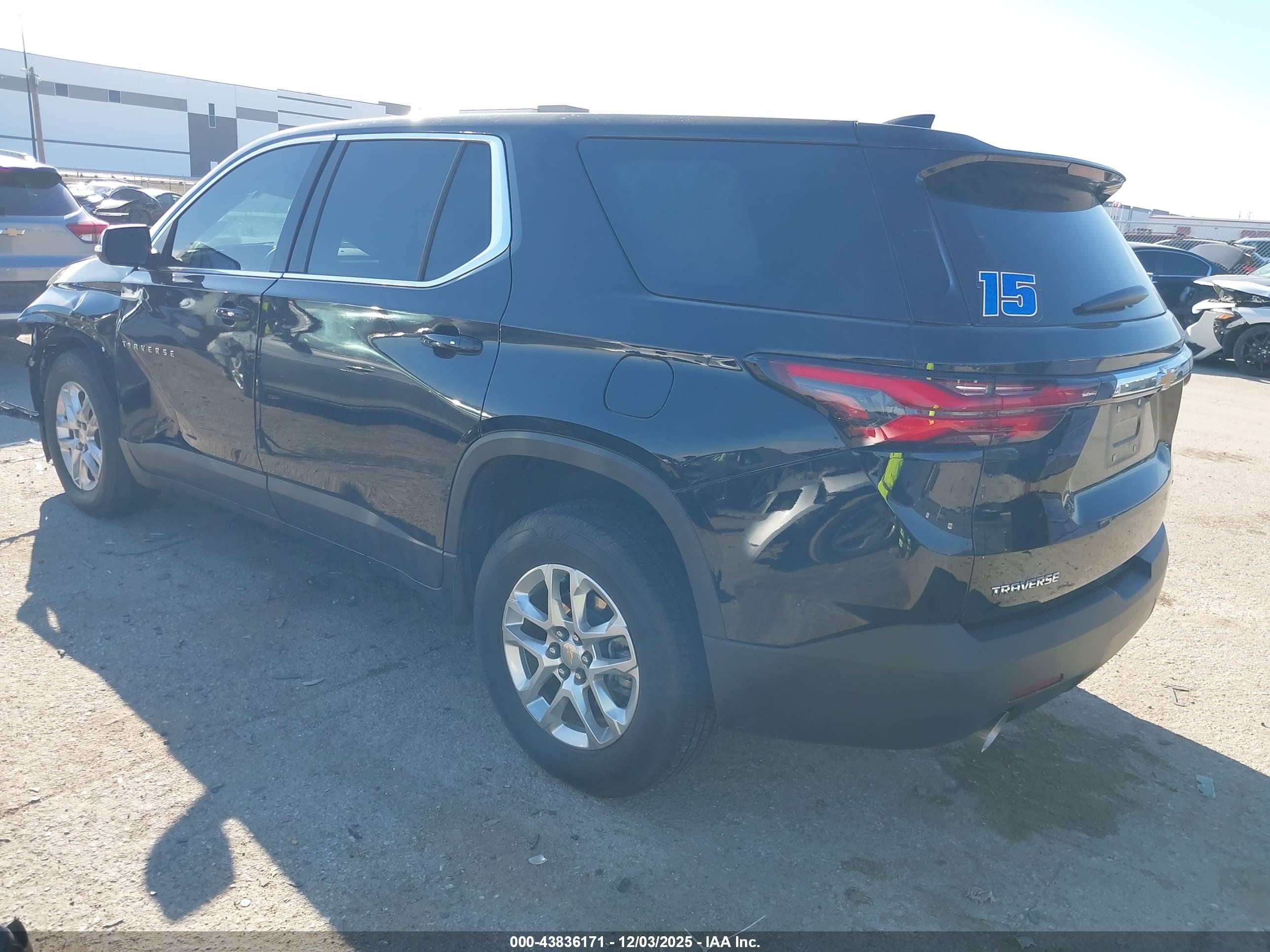 CHEVROLET TRAVERSE image 3