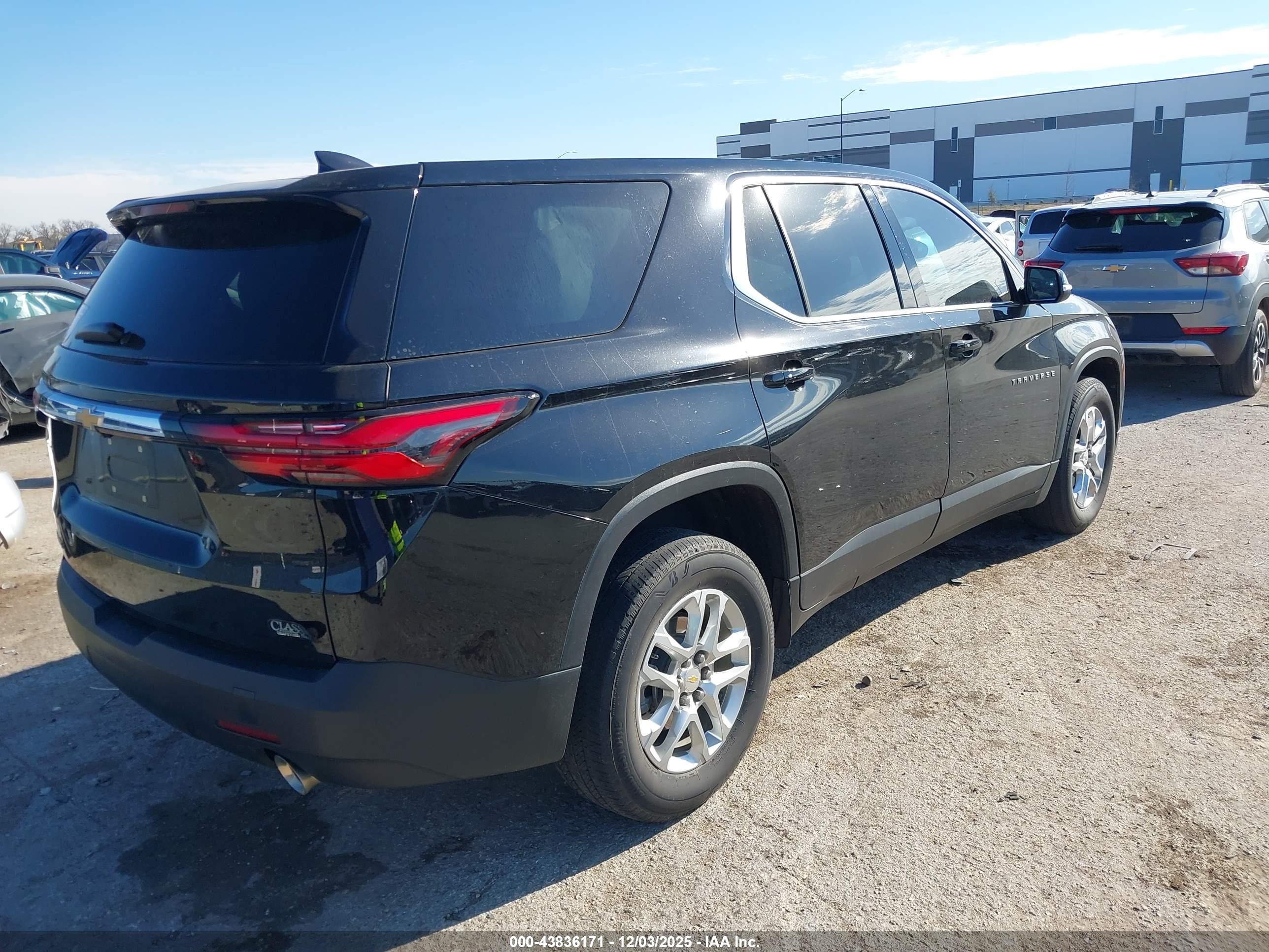 CHEVROLET TRAVERSE image 4