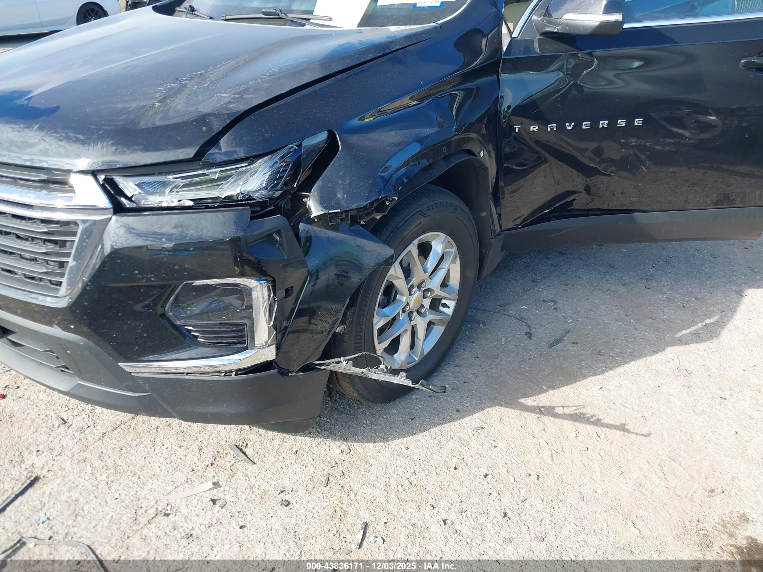 CHEVROLET TRAVERSE image 6