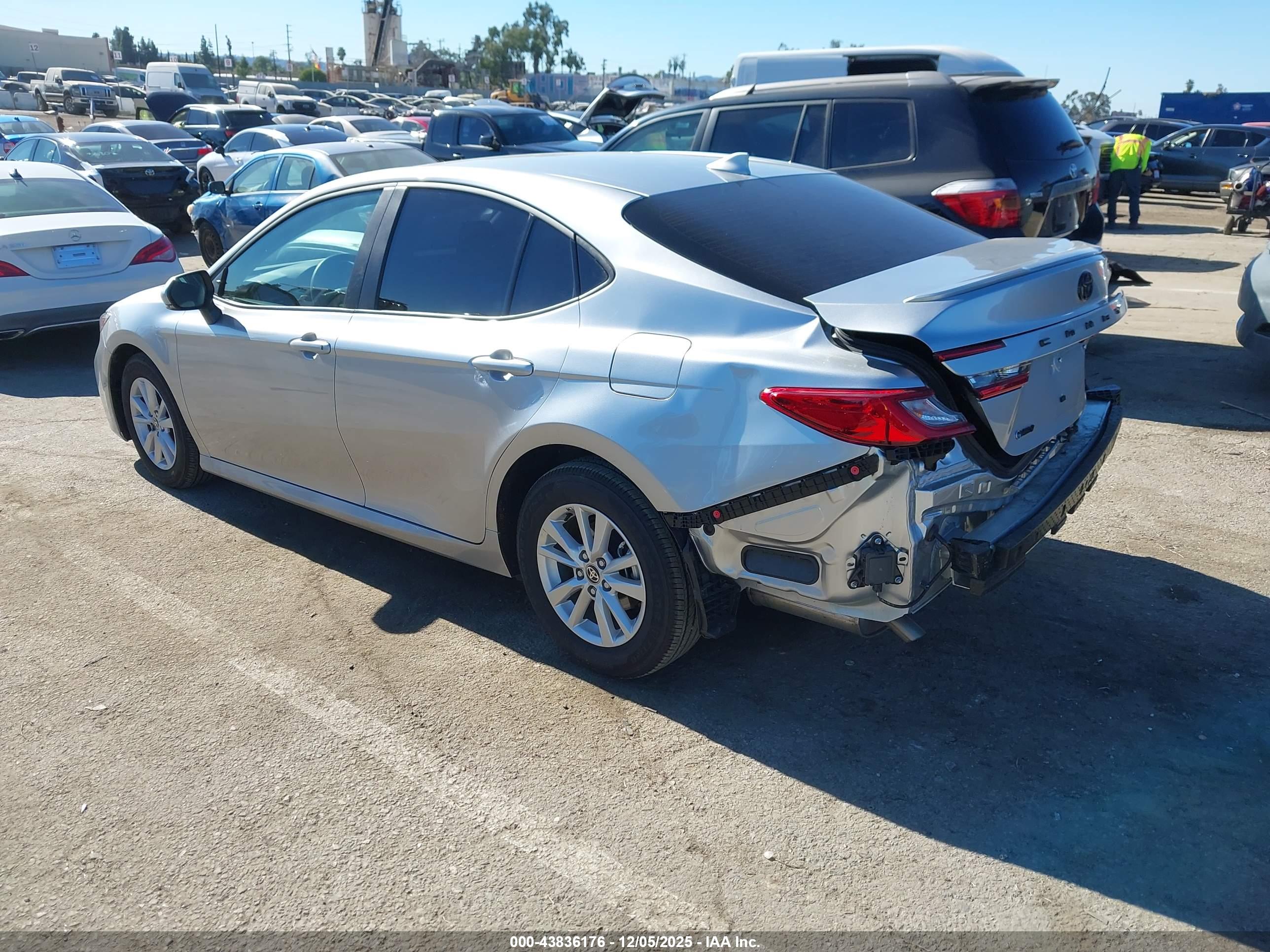 TOYOTA CAMRY image 3