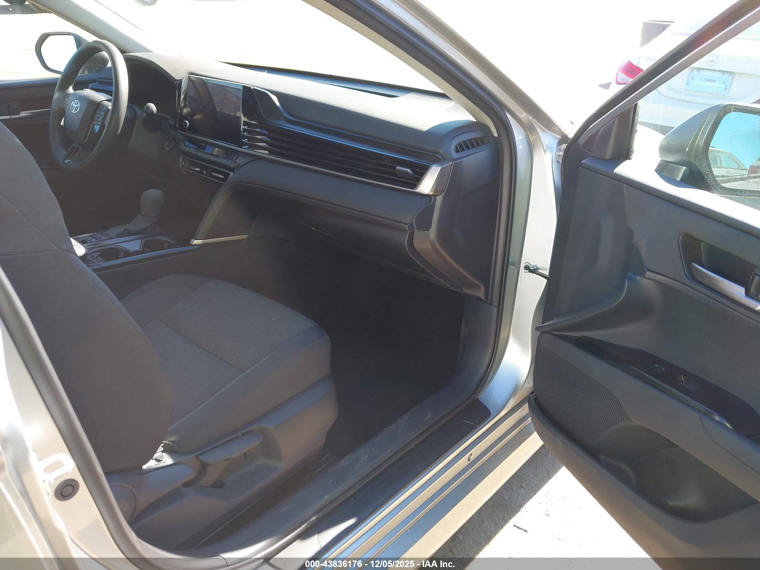 TOYOTA CAMRY image 5