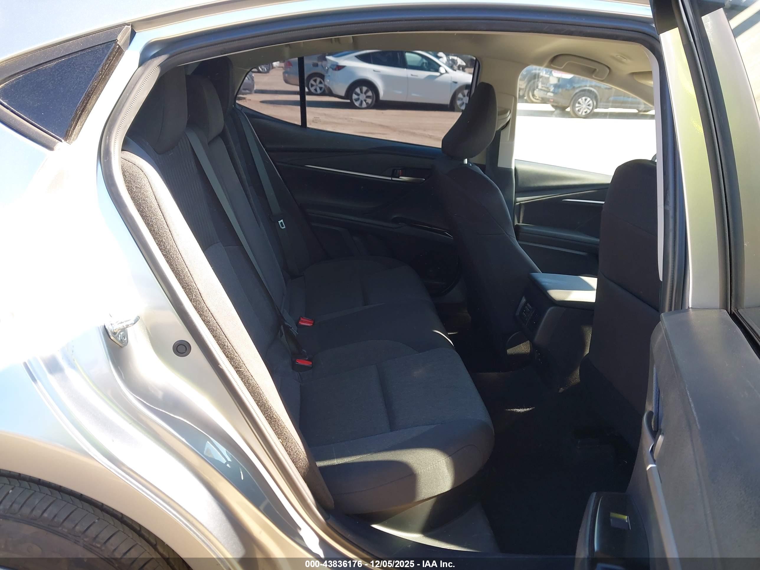 TOYOTA CAMRY image 8