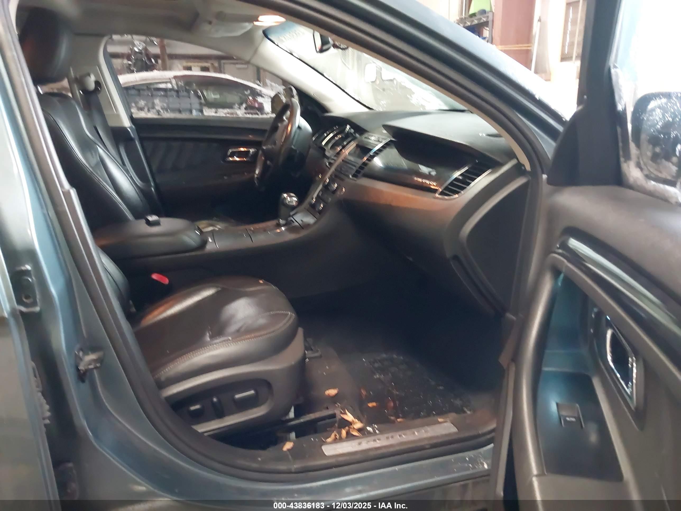 FORD TAURUS image 5