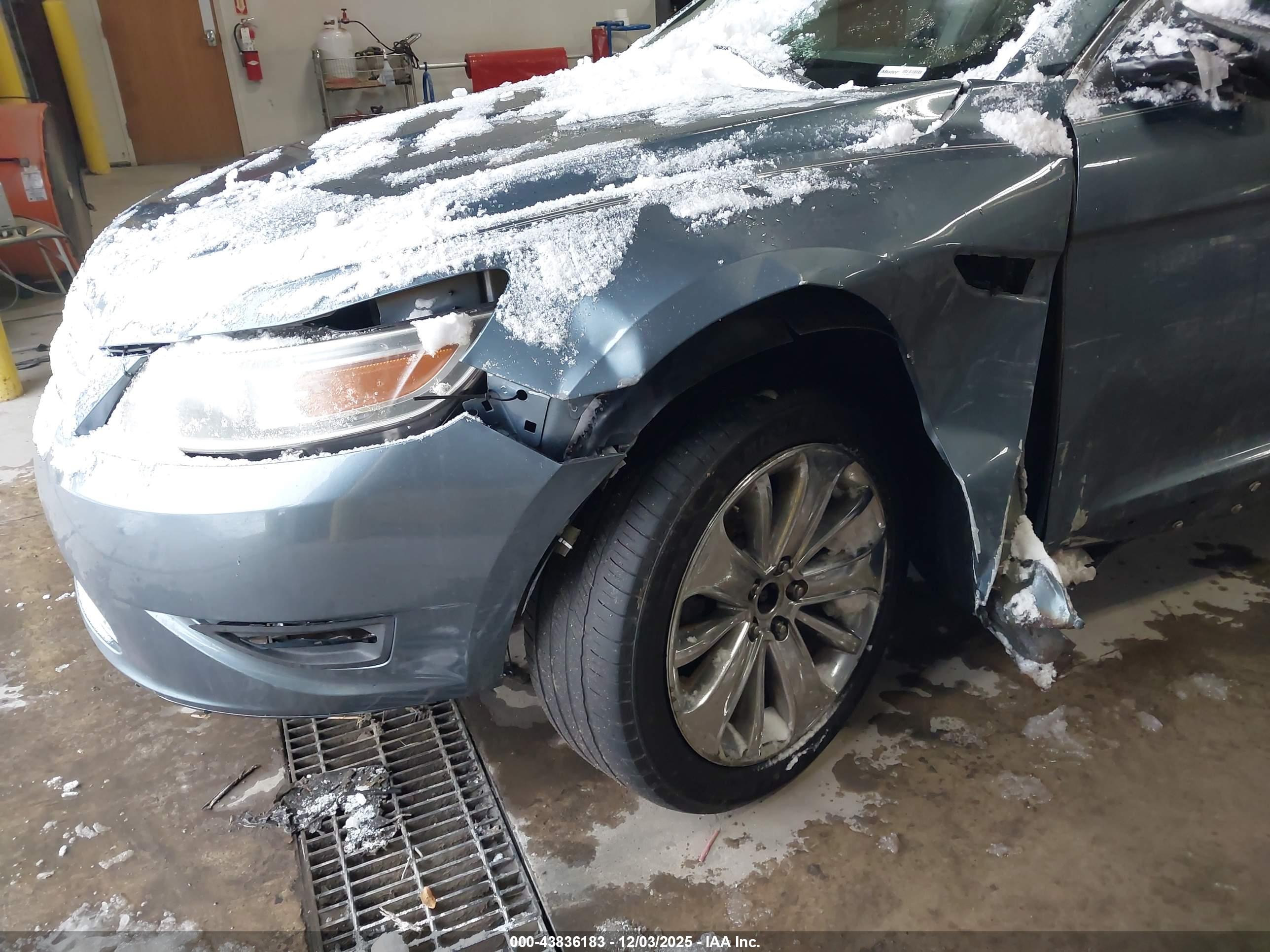 FORD TAURUS image 6