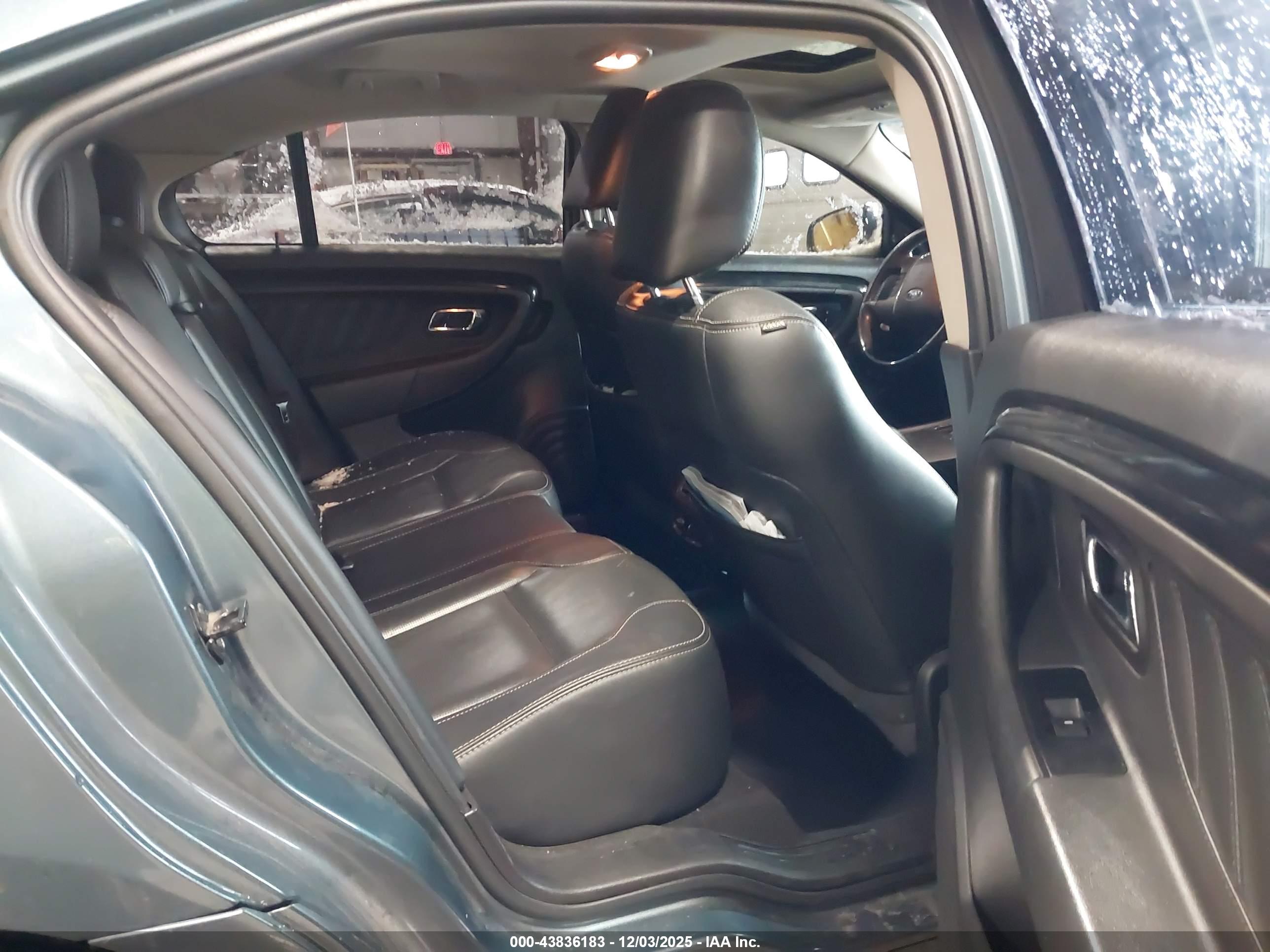 FORD TAURUS image 8
