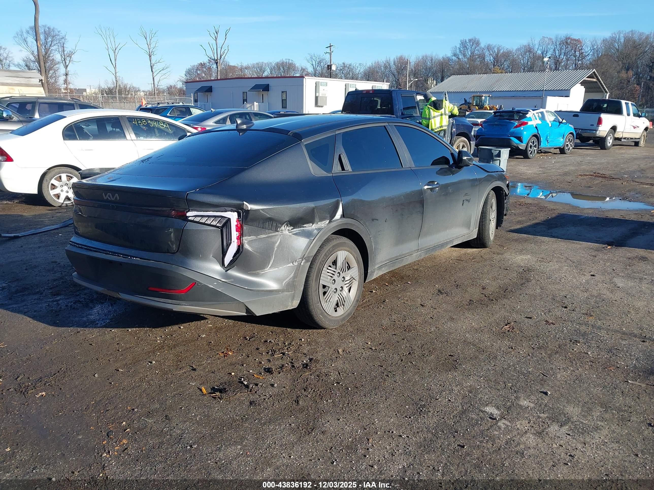 KIA K4 image 4