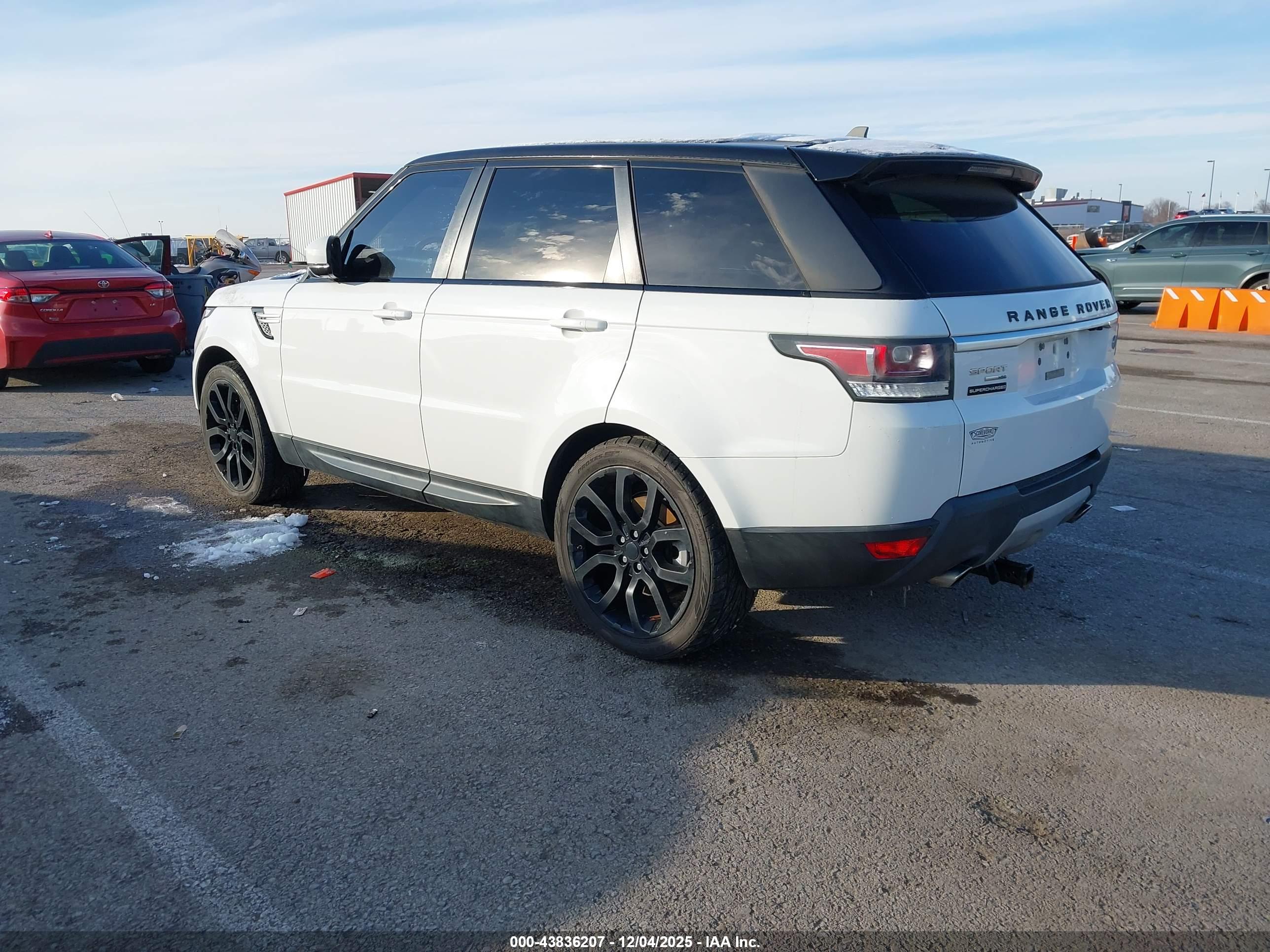 LAND ROVER image 3