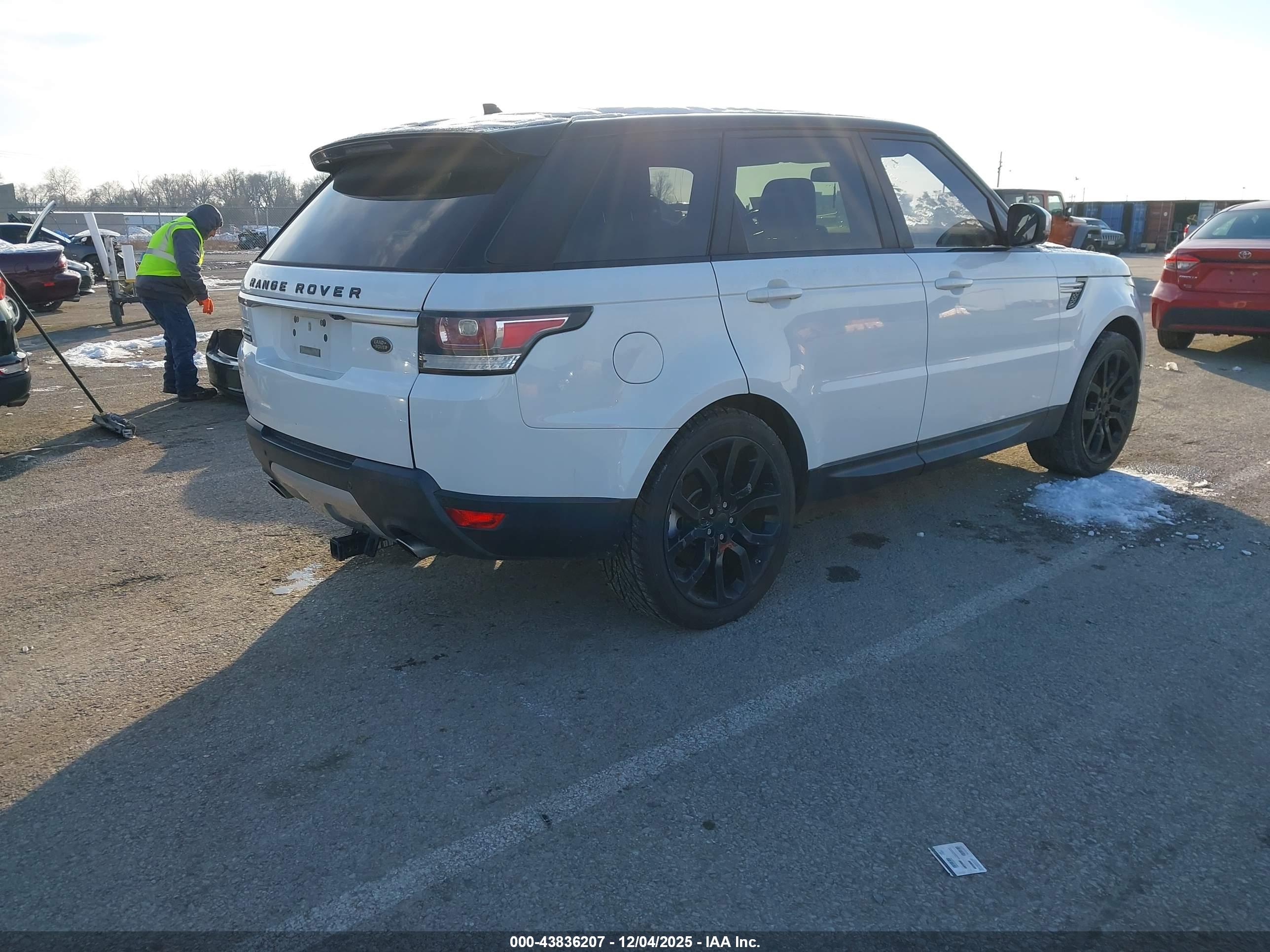 LAND ROVER image 4