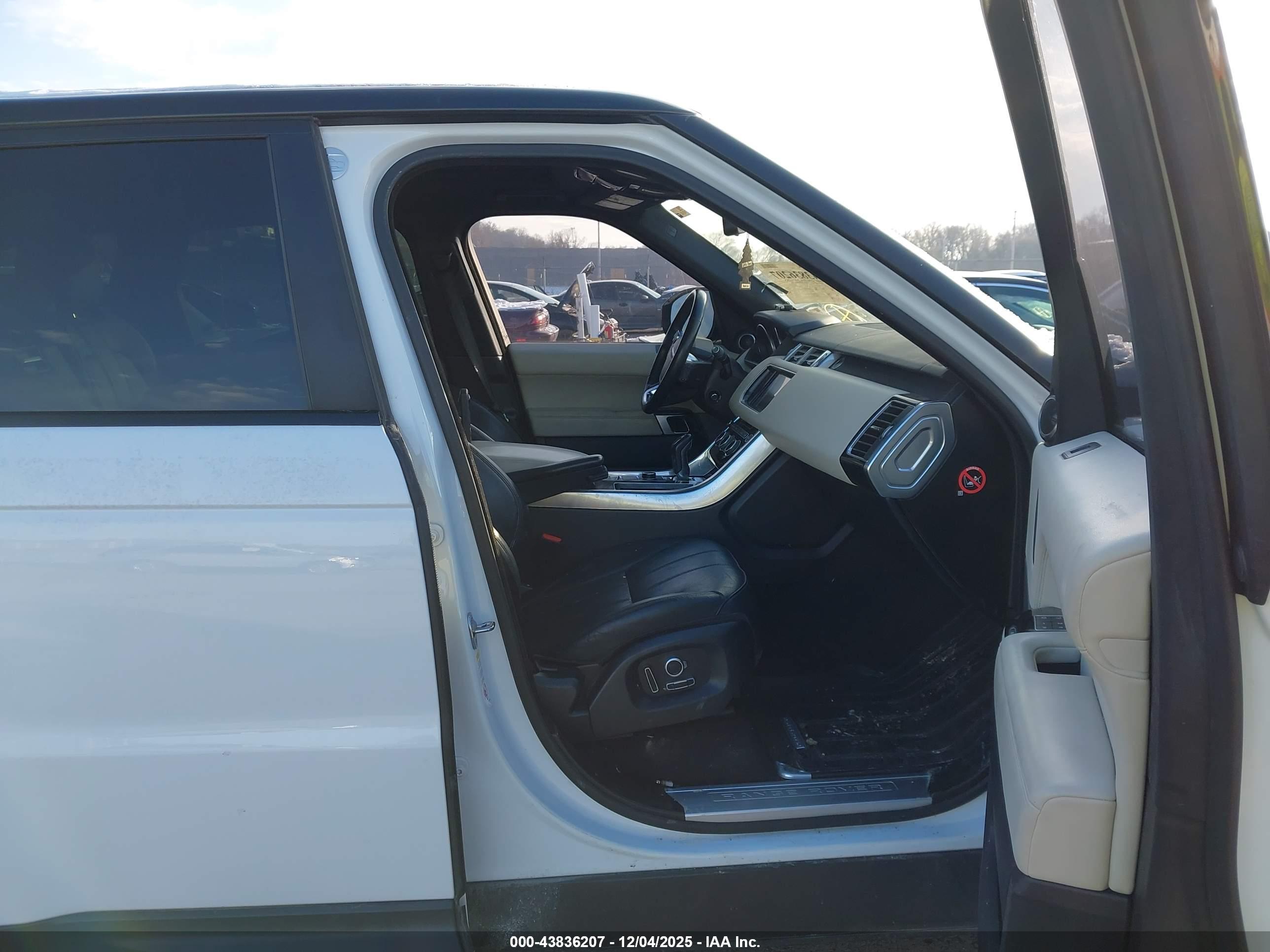 LAND ROVER image 5