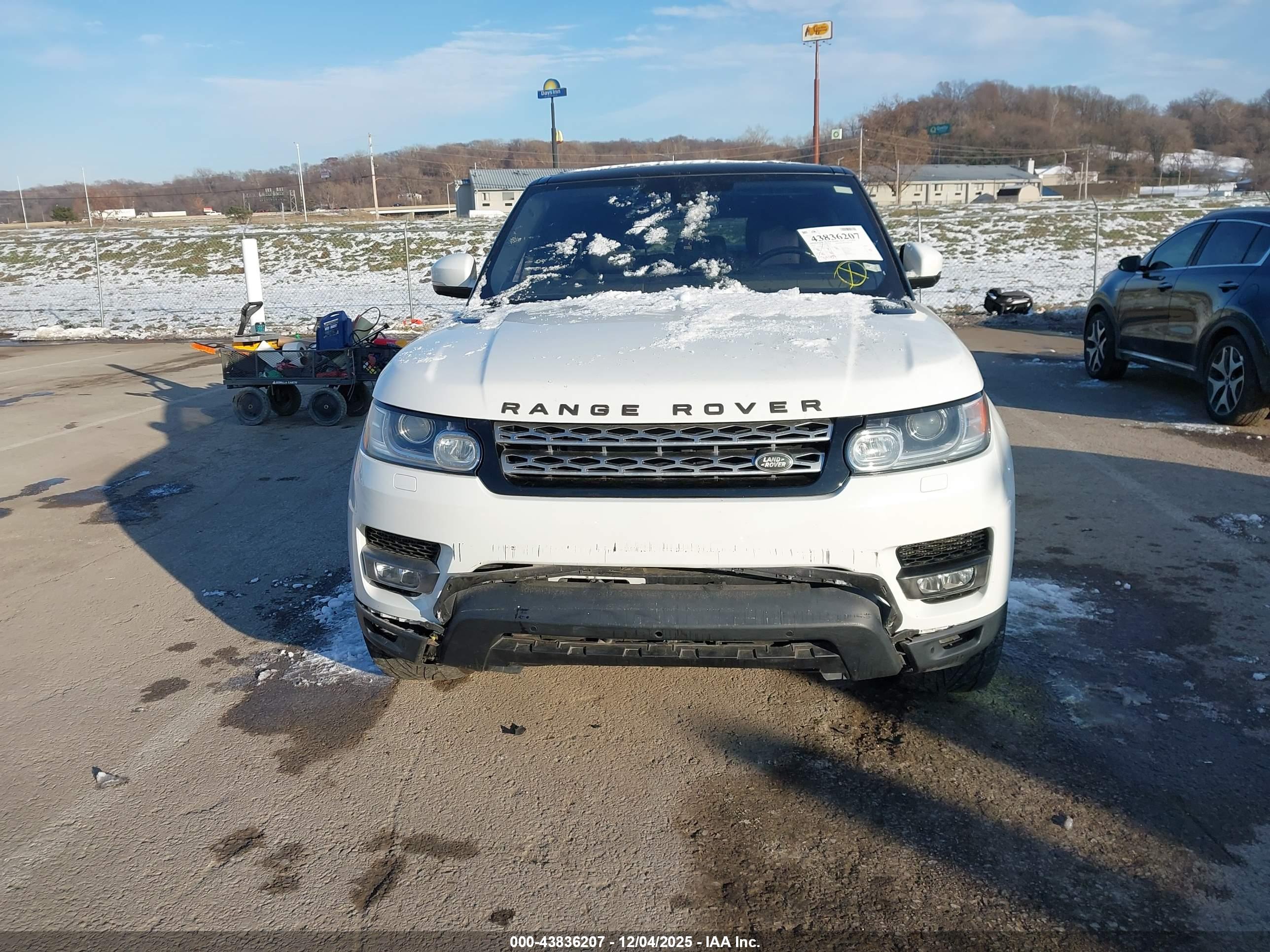 LAND ROVER image 6