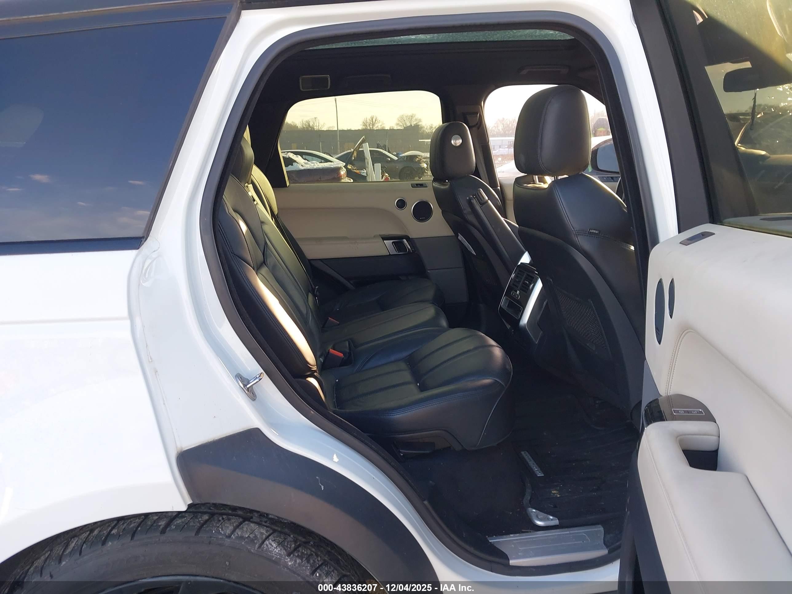 LAND ROVER image 8