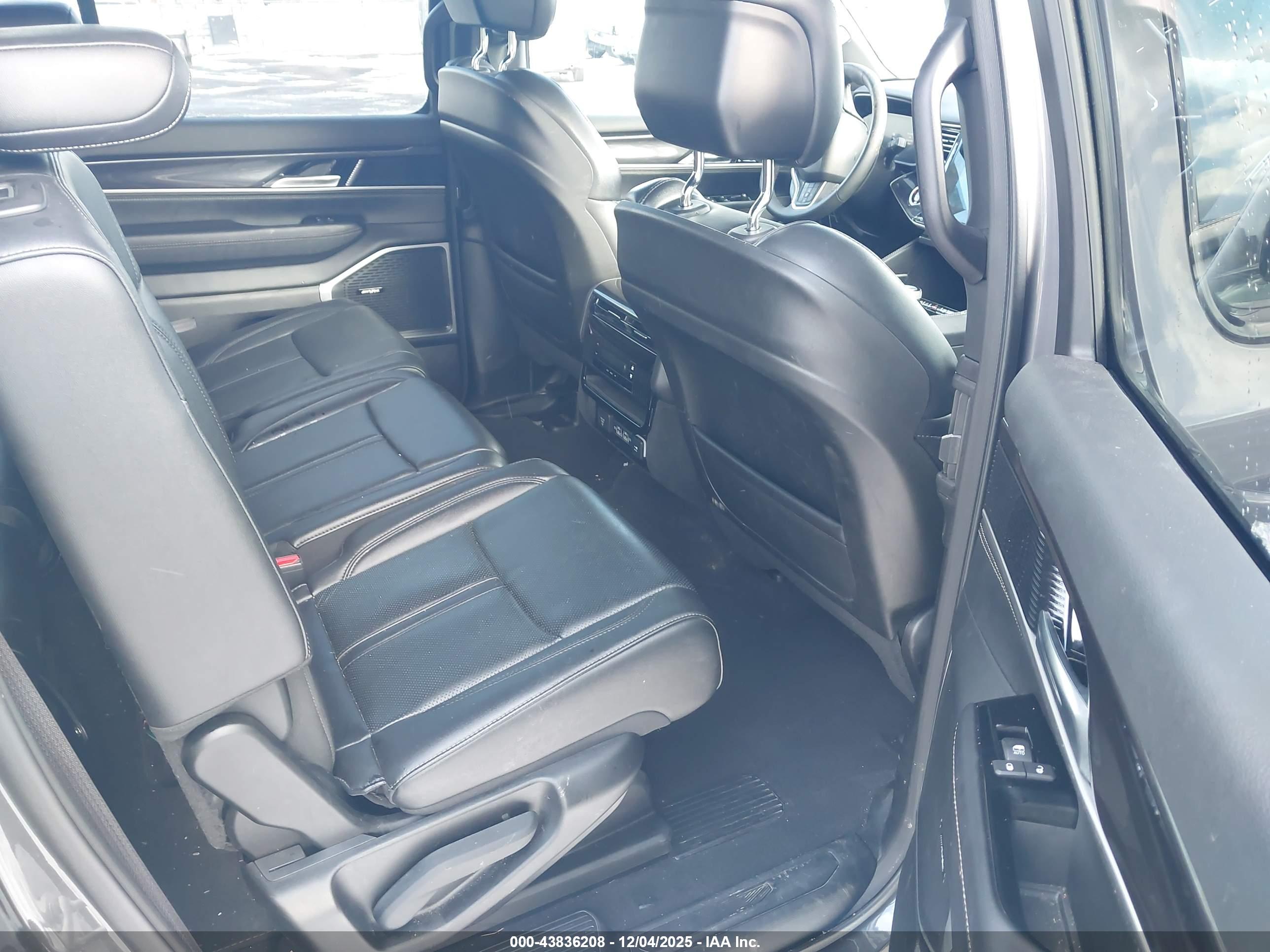 JEEP WAGONEER image 8