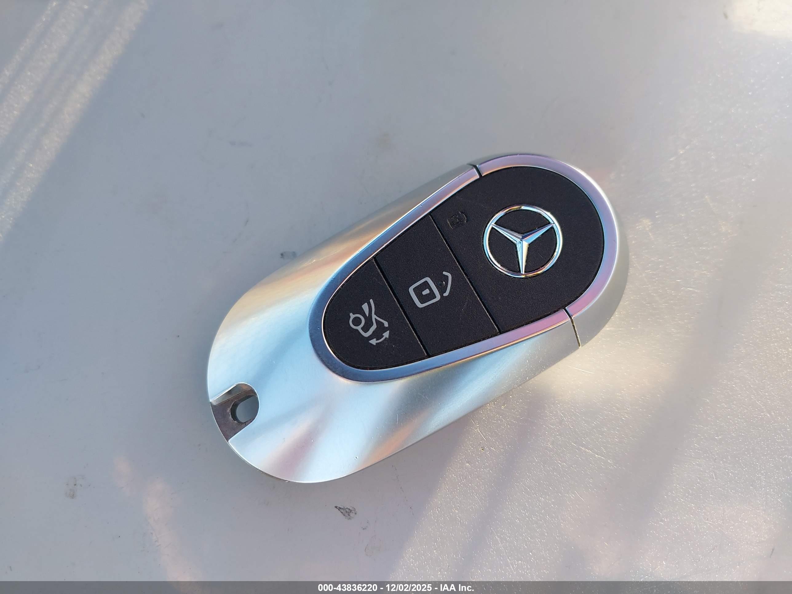 MERCEDES-BENZ EQE image 11