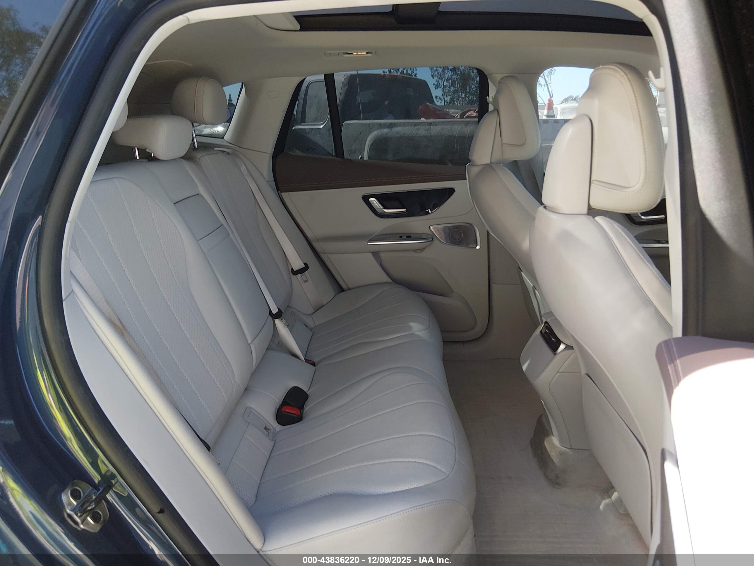 MERCEDES-BENZ EQE image 8
