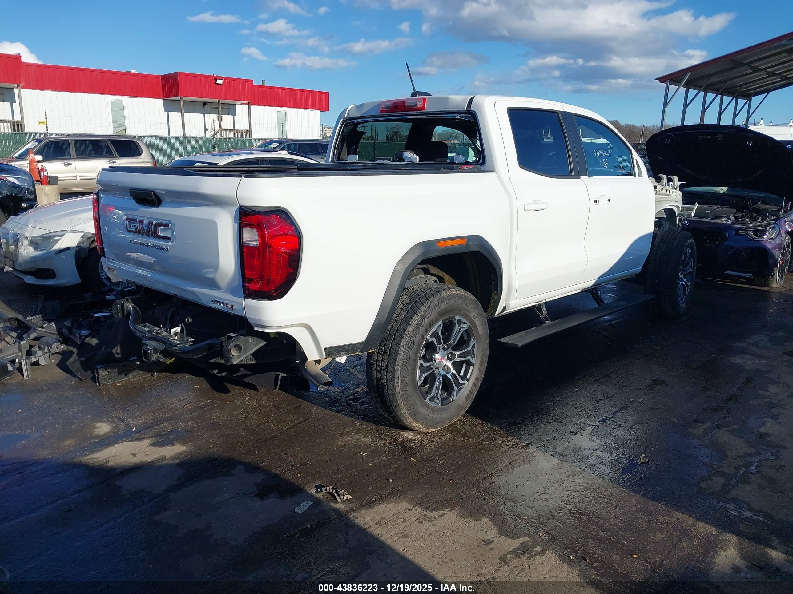 GMC CANYON image 4