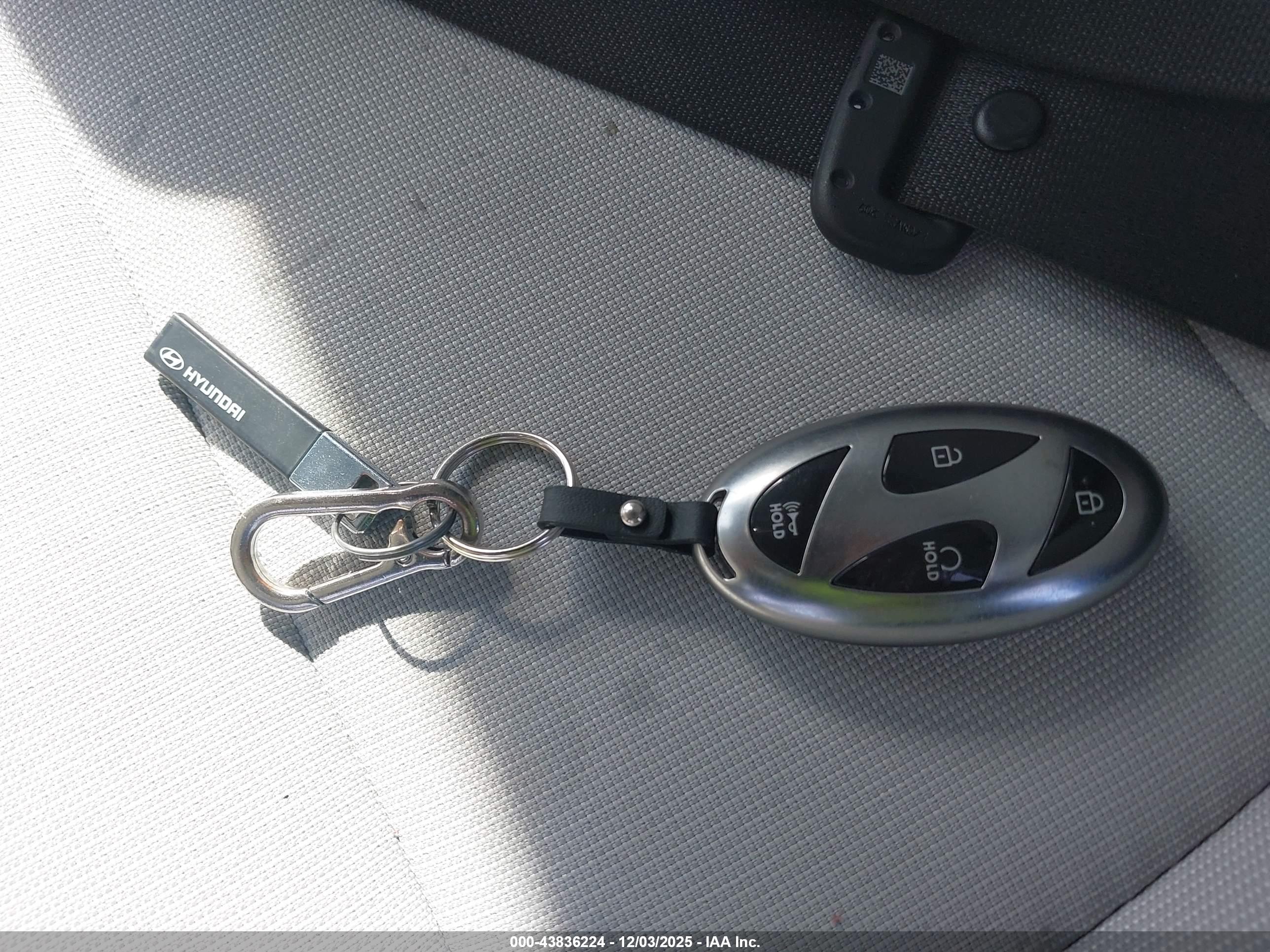 HYUNDAI KONA image 11
