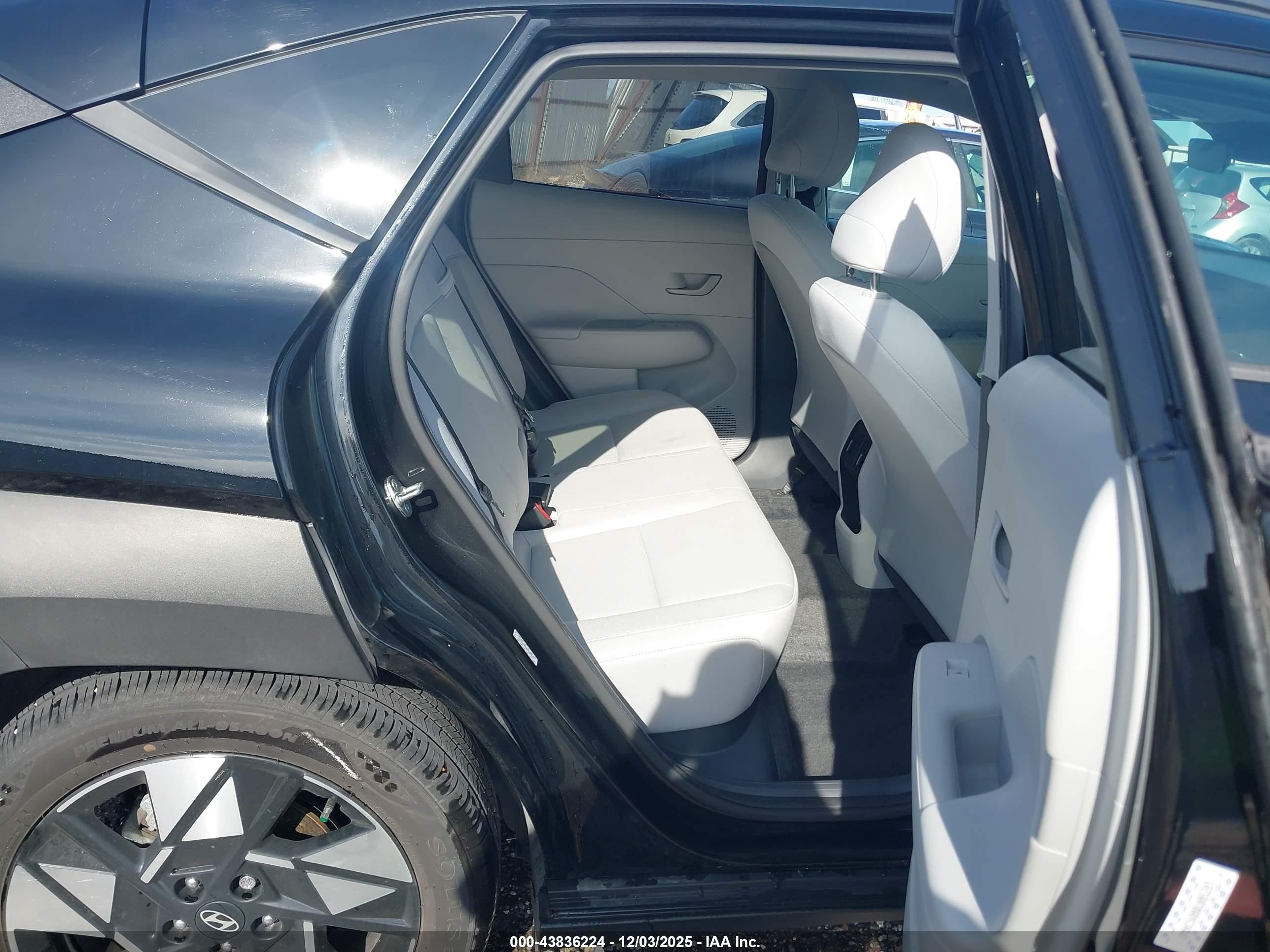 HYUNDAI KONA image 8