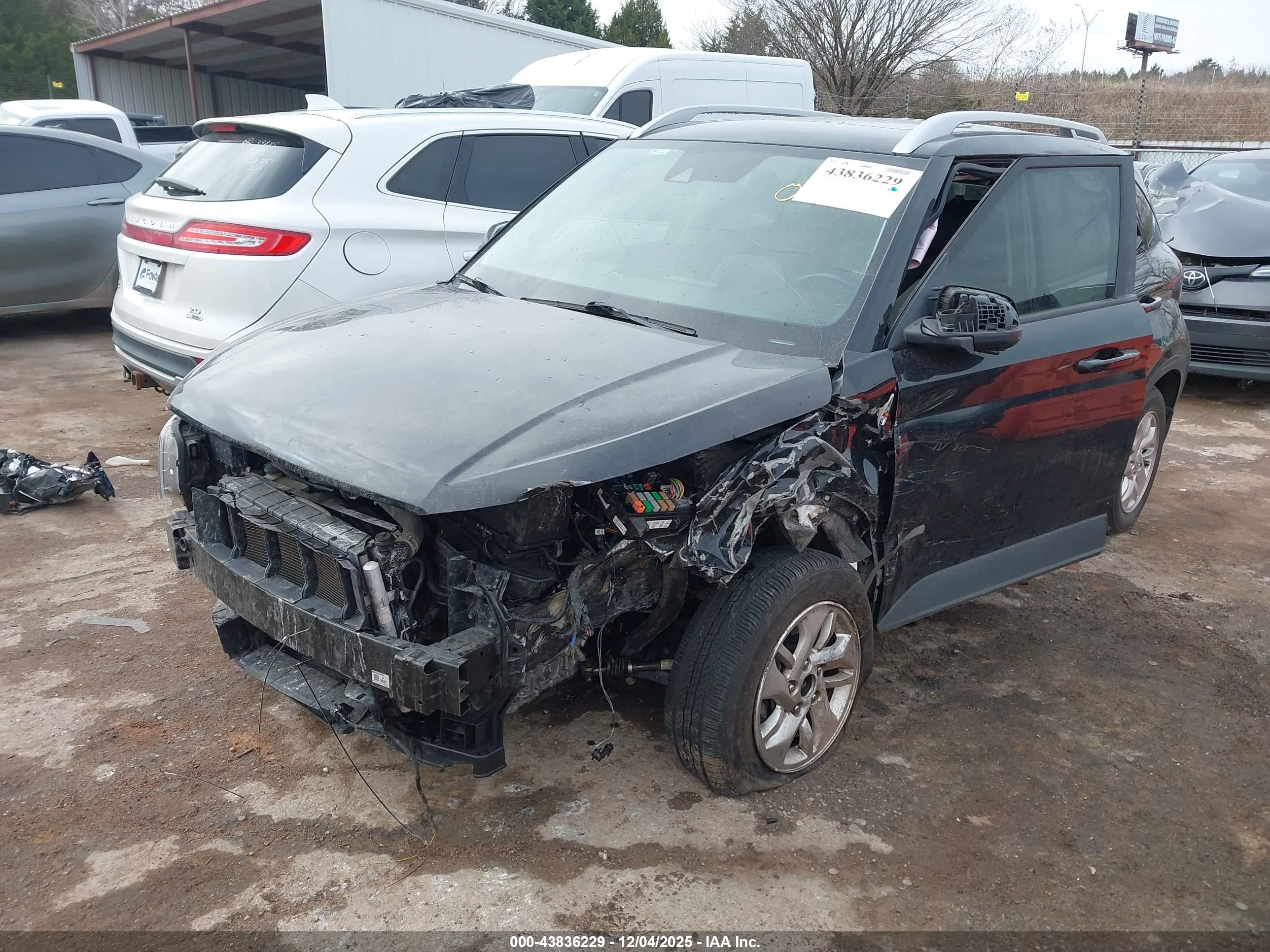 HYUNDAI VENUE image 2