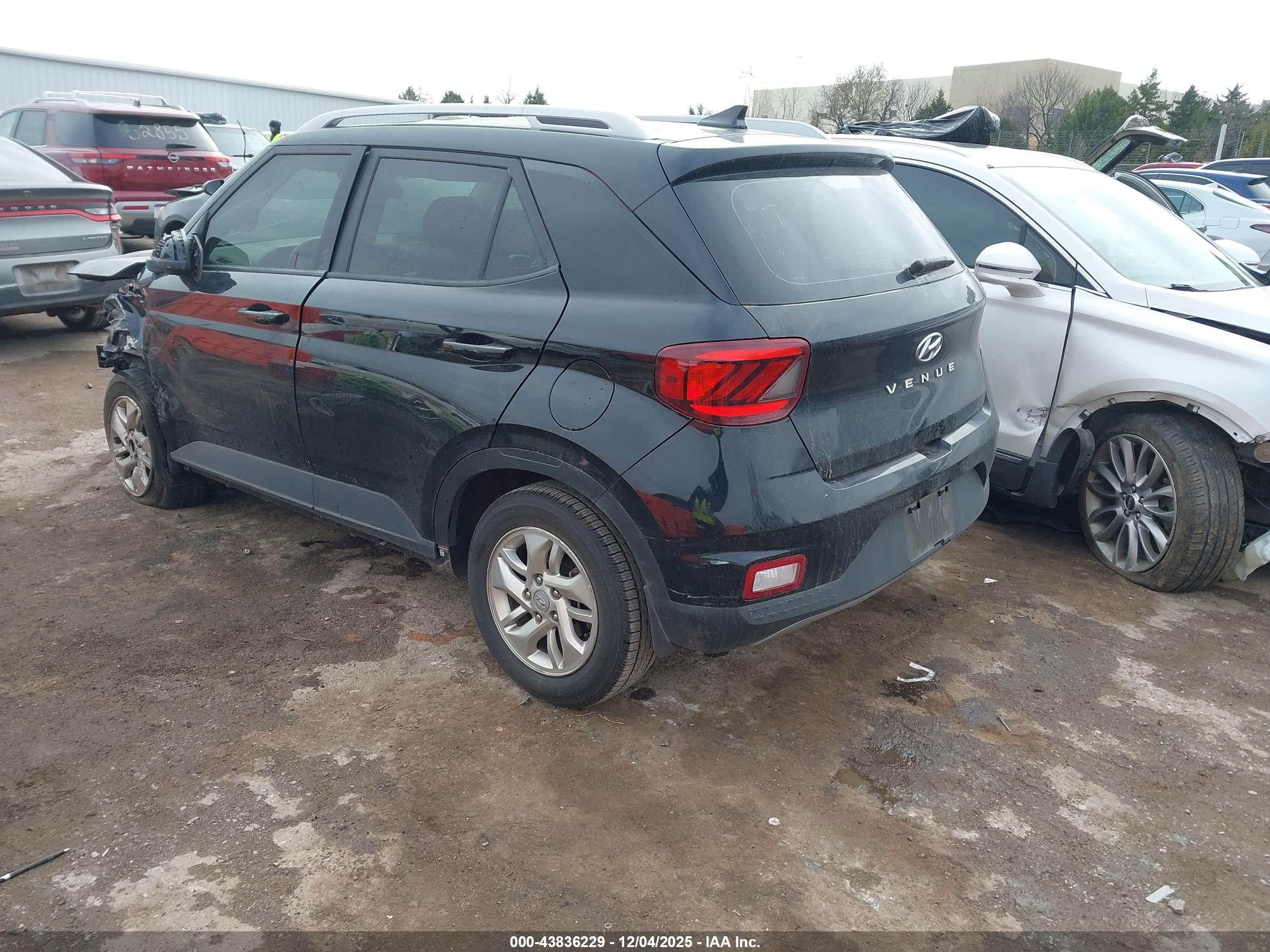 HYUNDAI VENUE image 3